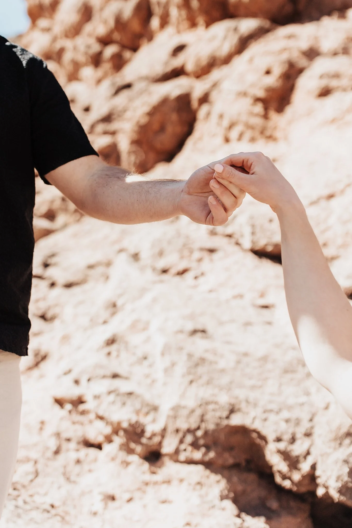 Alicia+lucia+photography+-+desert+engagement+-+southwest+engagement+-+san+lorenzo+canyon+engagement_0020.jpg