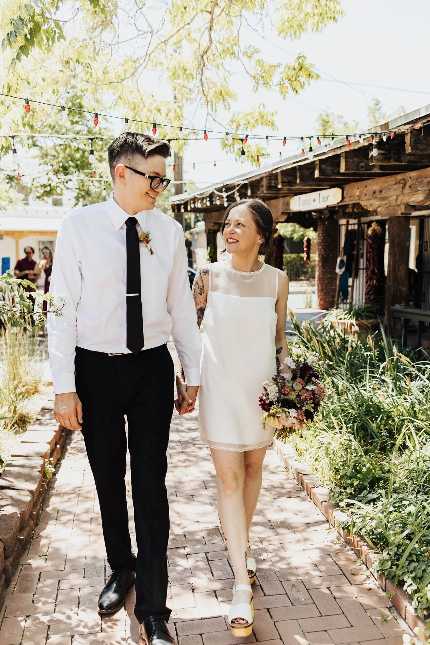Alicia+lucia+photography+-+old+town+elopement+-+old+town+albuquerque++downtown+elopement_0031.jpg