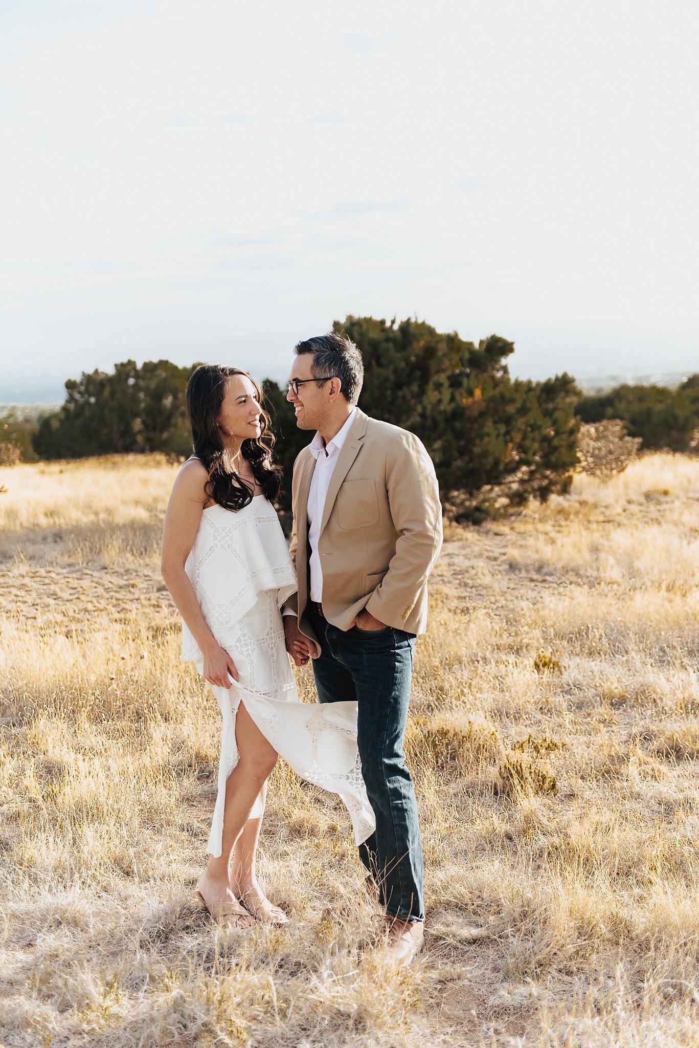 Alicia+lucia+photography+-+desert+engagement+-+southwest+engagement+-+new+mexico+engagement_0003.jpg