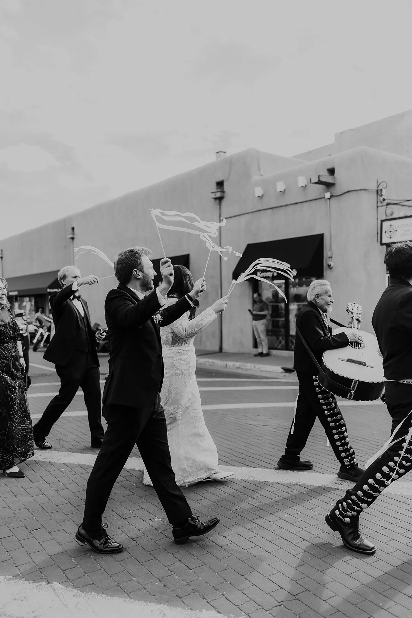 Alicia+lucia+photography+-+santa+fe+wedding+-+la+fonda+wedding+-+santa+fe+plaza+wedding_0076.jpg