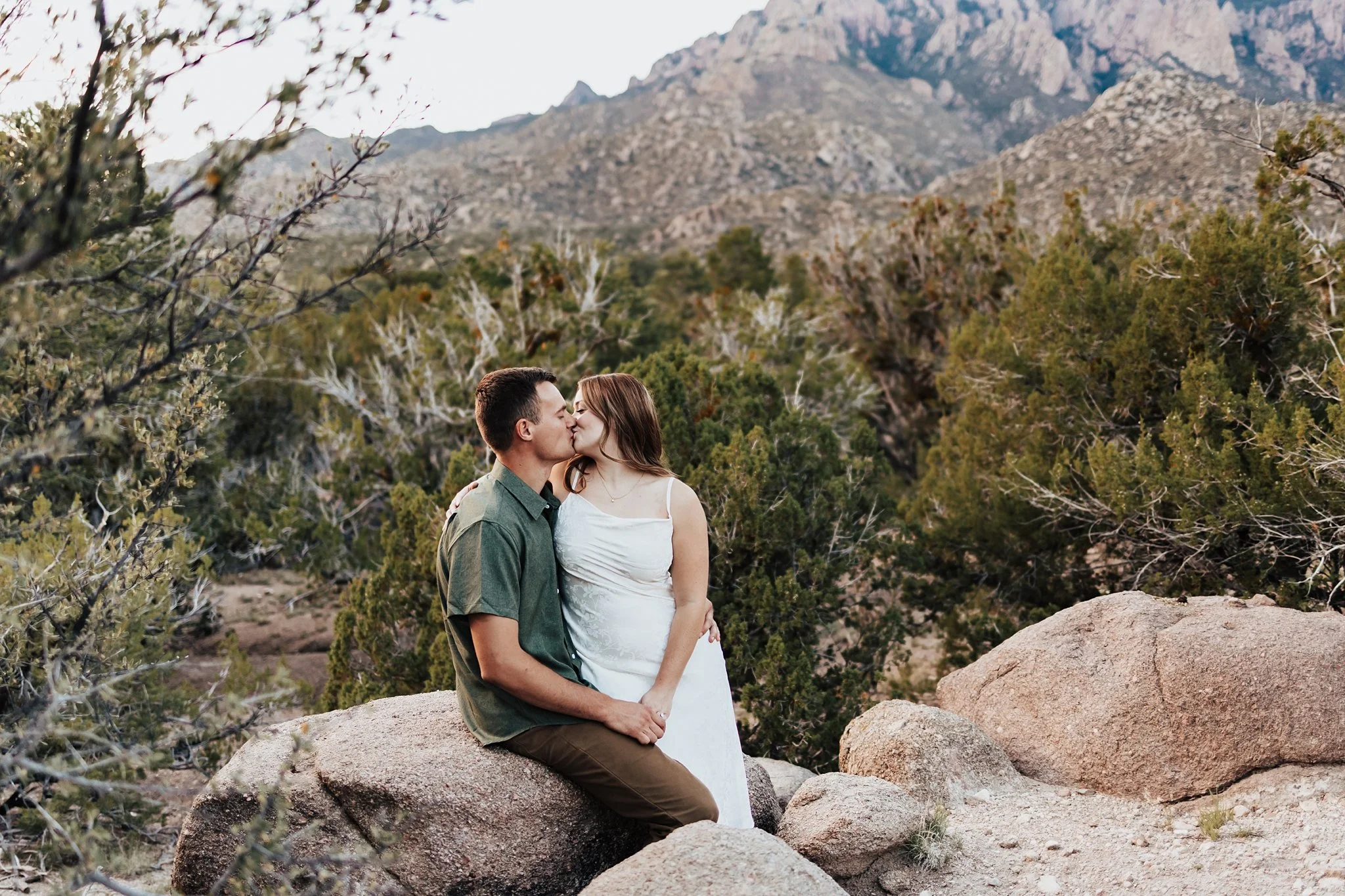 Alicia+lucia+photography+-+ldesert+engagement+-+southwest+engagement+-+albuquerque+engagement_0014.jpg