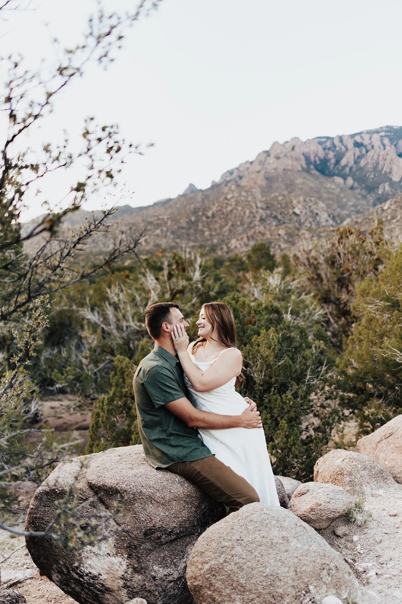 Alicia+lucia+photography+-+ldesert+engagement+-+southwest+engagement+-+albuquerque+engagement_0017.jpg