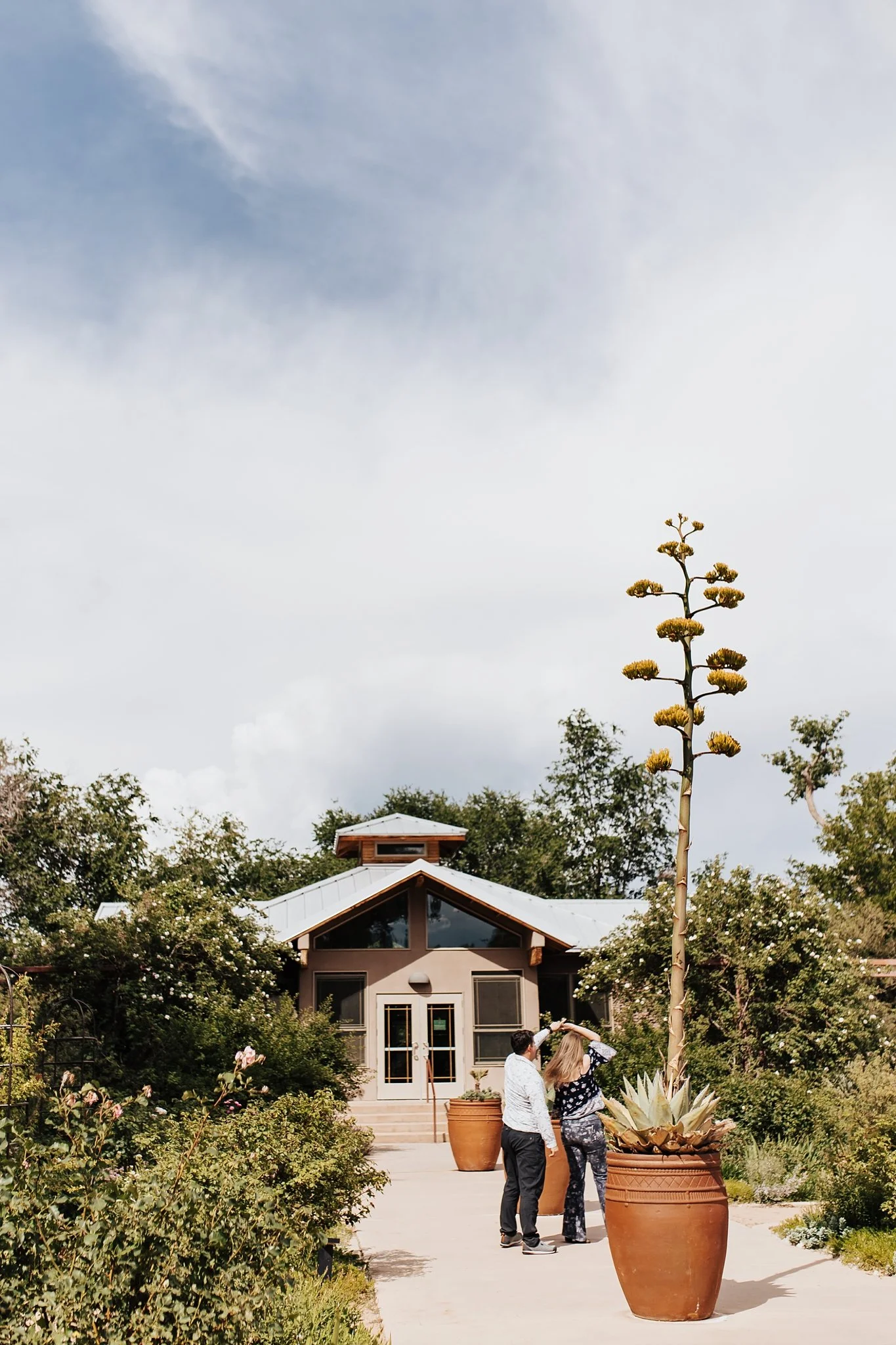Alicia+lucia+photography+-+botanic-garden+-+botanic-garden-engagement+-+albuquerque-engagement_0025.jpg