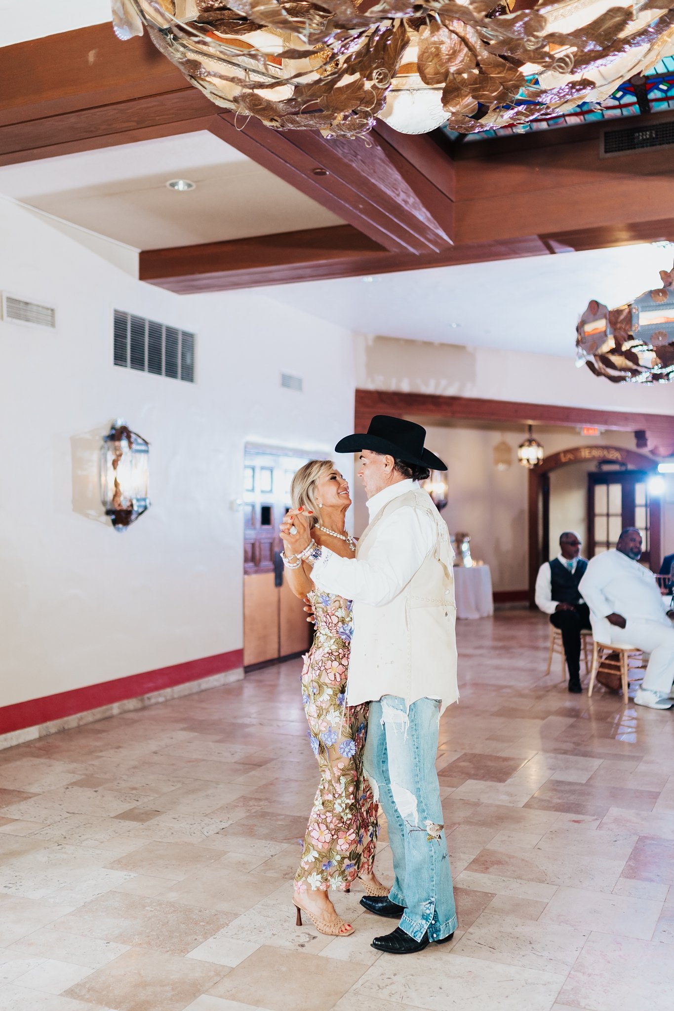 Alicia+lucia+photography+-+santa+fe+wedding+-+la+fonda+wedding+-+southwest+wedding_0085.jpg