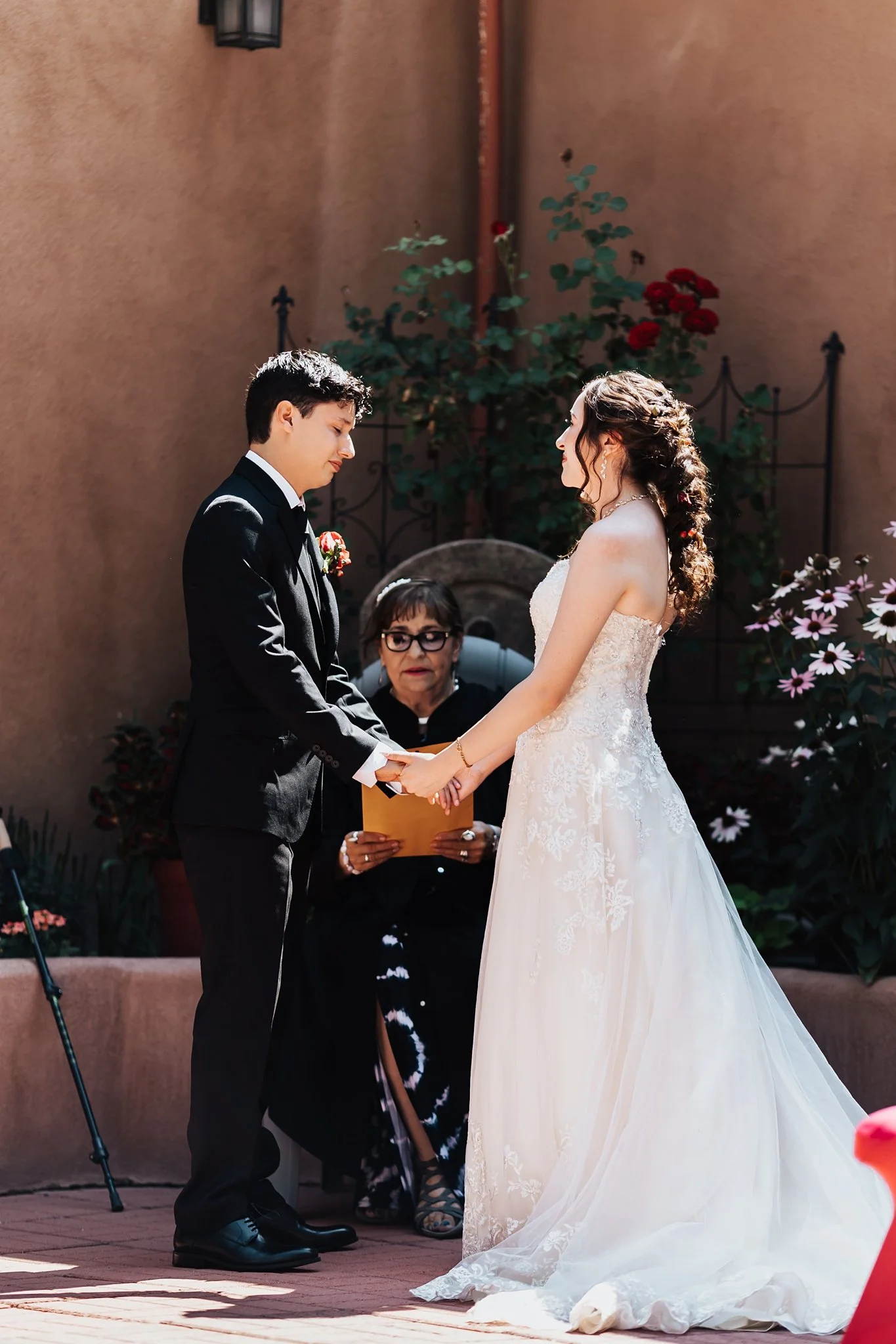 Alicia+lucia+photography+-+taos+wedding+-+backyard+wedding+-+angel+fire+wedding_0032.jpg