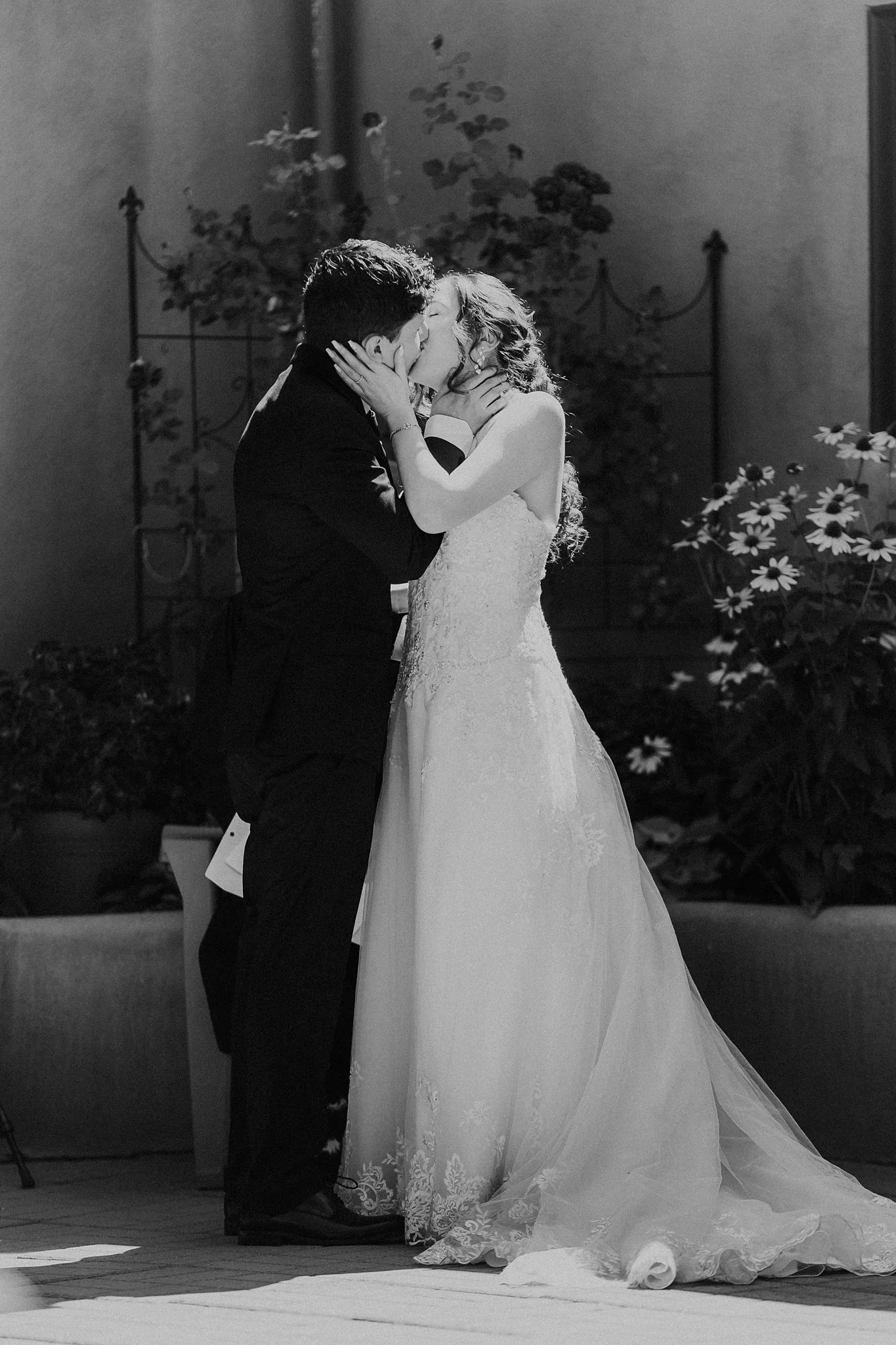 Alicia+lucia+photography+-+taos+wedding+-+backyard+wedding+-+angel+fire+wedding_0037.jpg