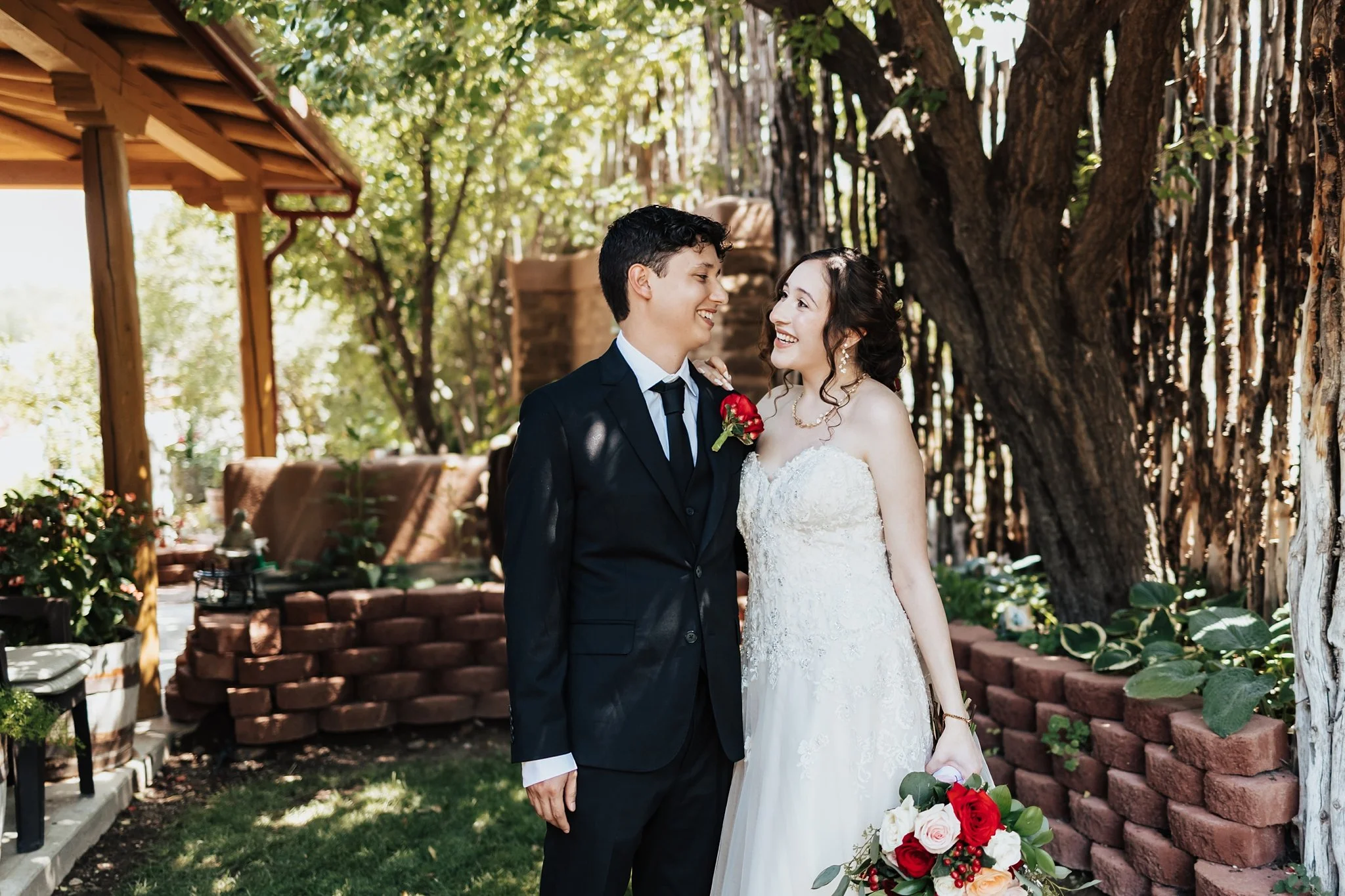 Alicia+lucia+photography+-+taos+wedding+-+backyard+wedding+-+angel+fire+wedding_0044.jpg
