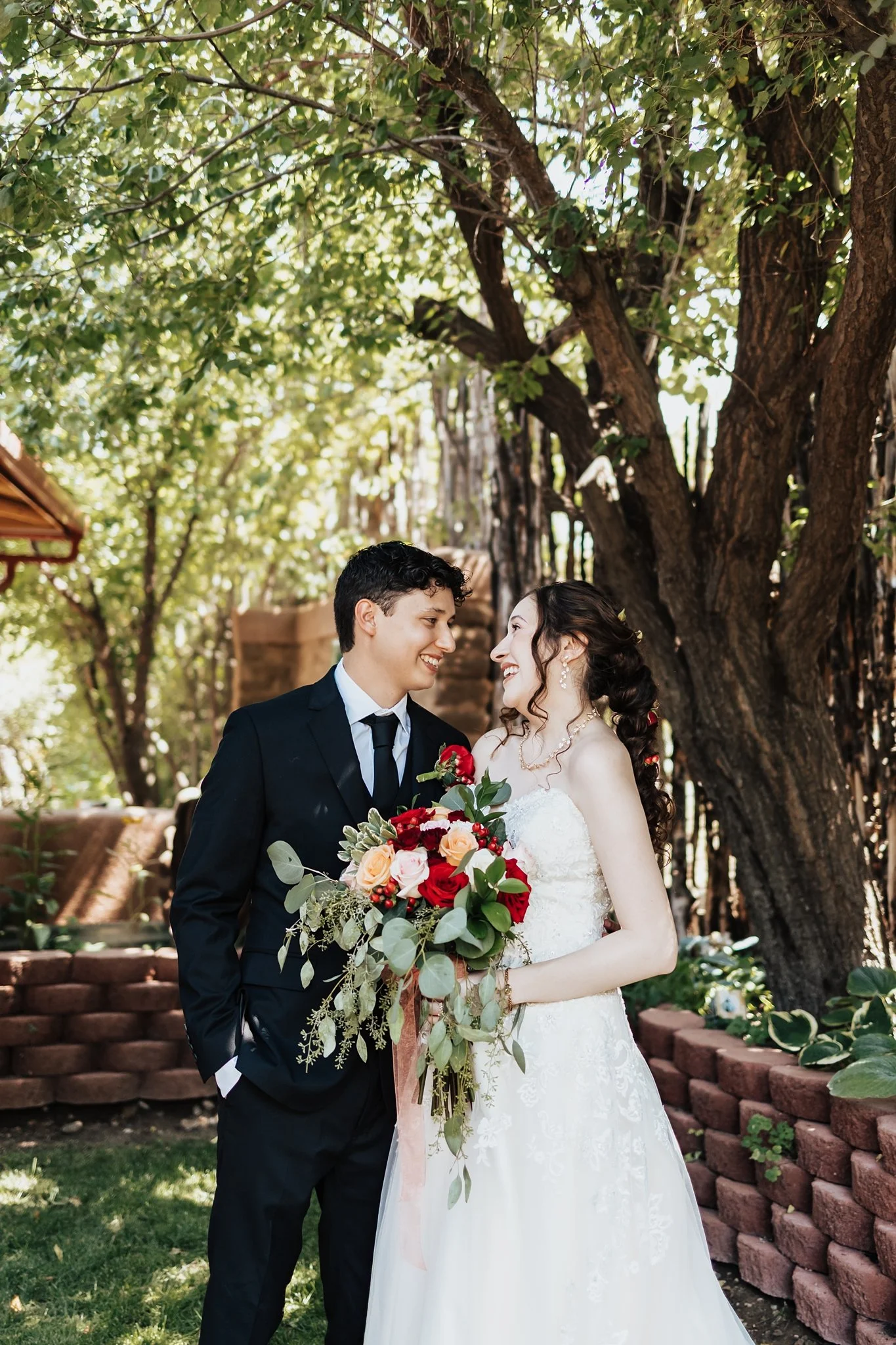 Alicia+lucia+photography+-+taos+wedding+-+backyard+wedding+-+angel+fire+wedding_0047.jpg