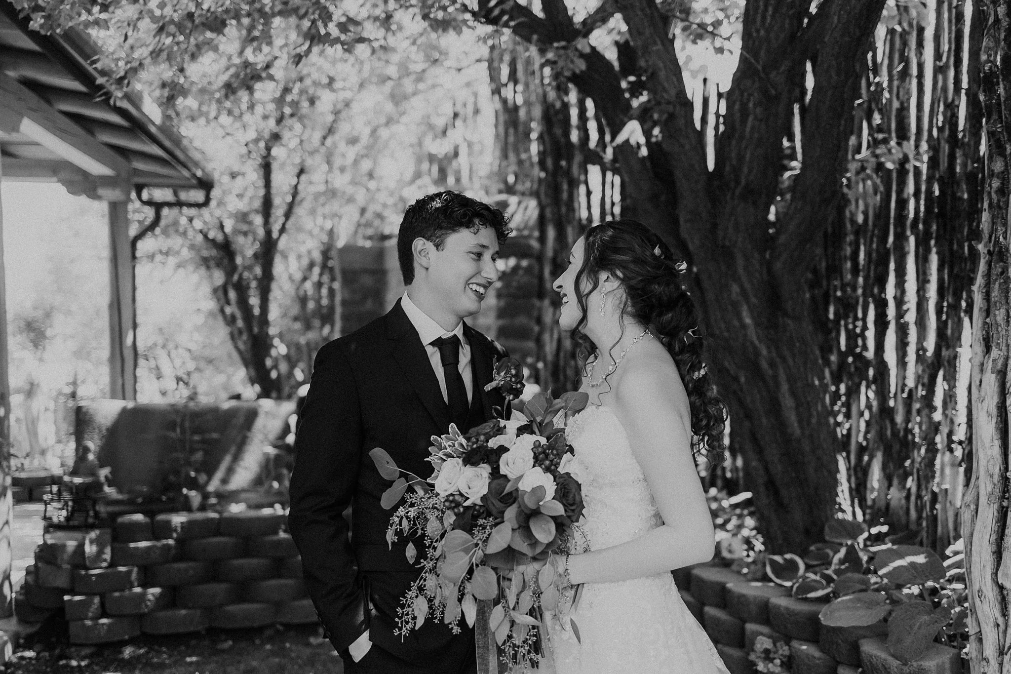 Alicia+lucia+photography+-+taos+wedding+-+backyard+wedding+-+angel+fire+wedding_0048.jpg