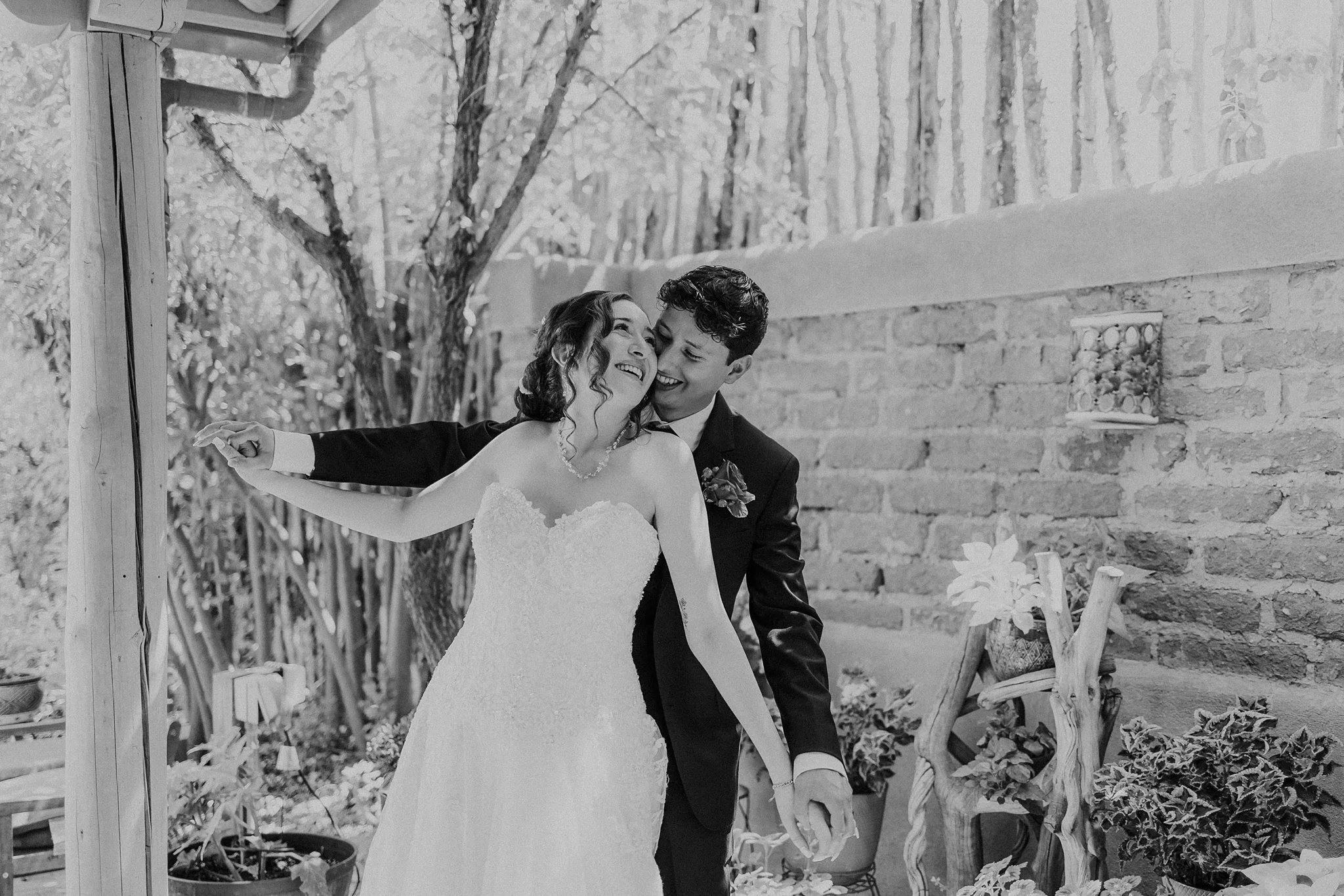 Alicia+lucia+photography+-+taos+wedding+-+backyard+wedding+-+angel+fire+wedding_0076.jpg