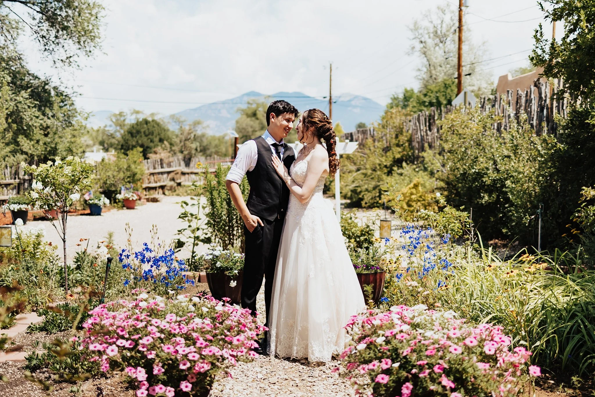 Alicia+lucia+photography+-+taos+wedding+-+backyard+wedding+-+angel+fire+wedding_0107.jpg
