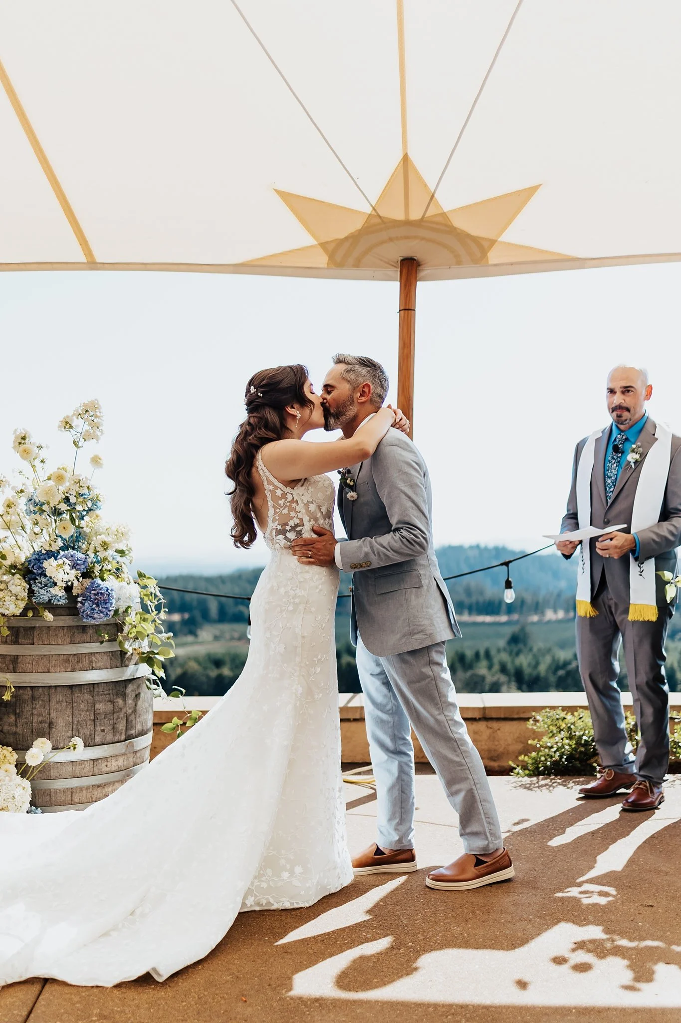 Alicia+lucia+photography+-+oregon+wedding+-+portland+wedding+-+willamette+valley+vineyards_0077.jpg