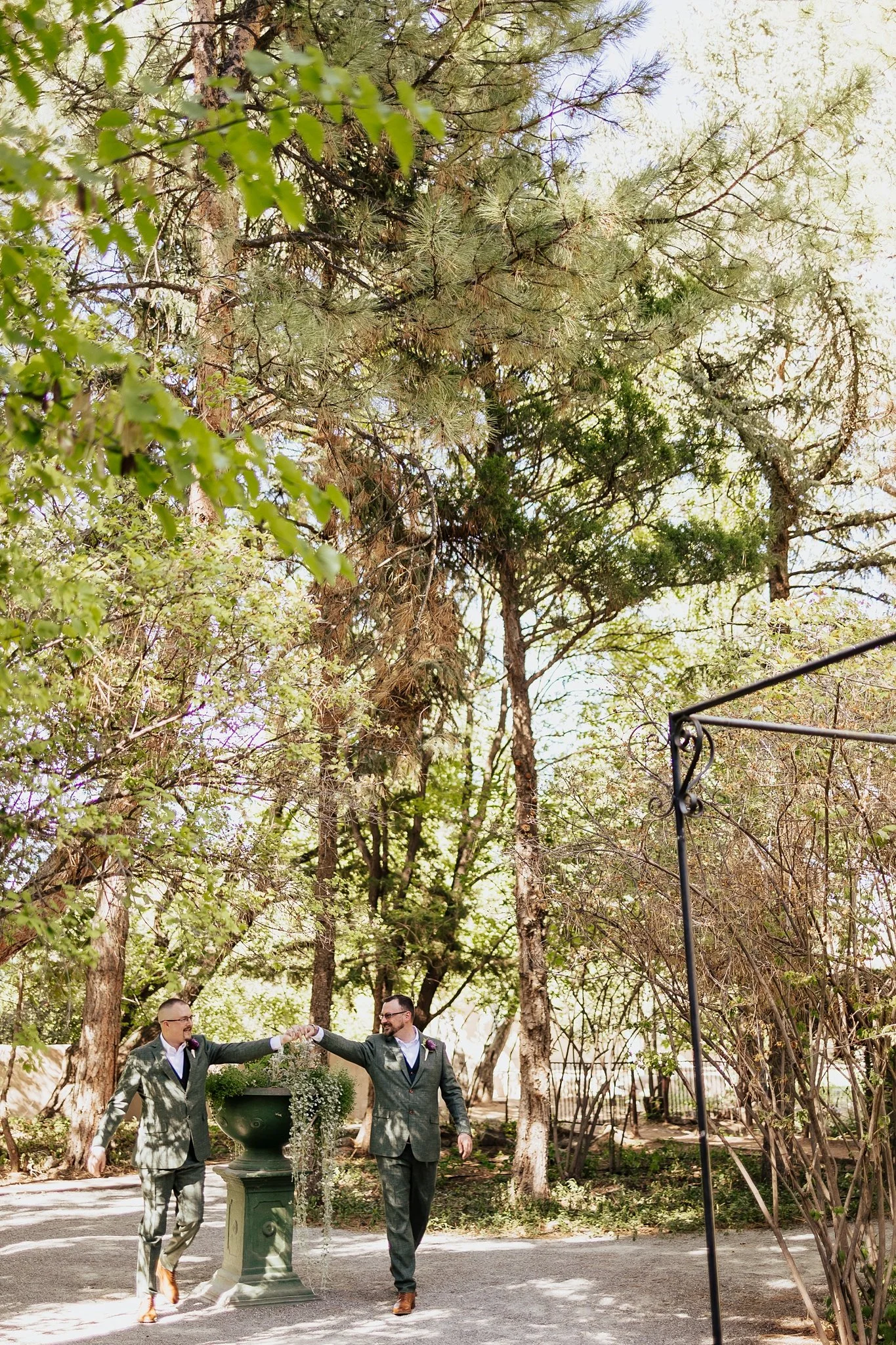 Alicia+lucia+photography+-+los+poblanos+-+los+poblanos+wedding+-+lgbtq+wedding+-+los+poblanos+elopement_0006.jpg