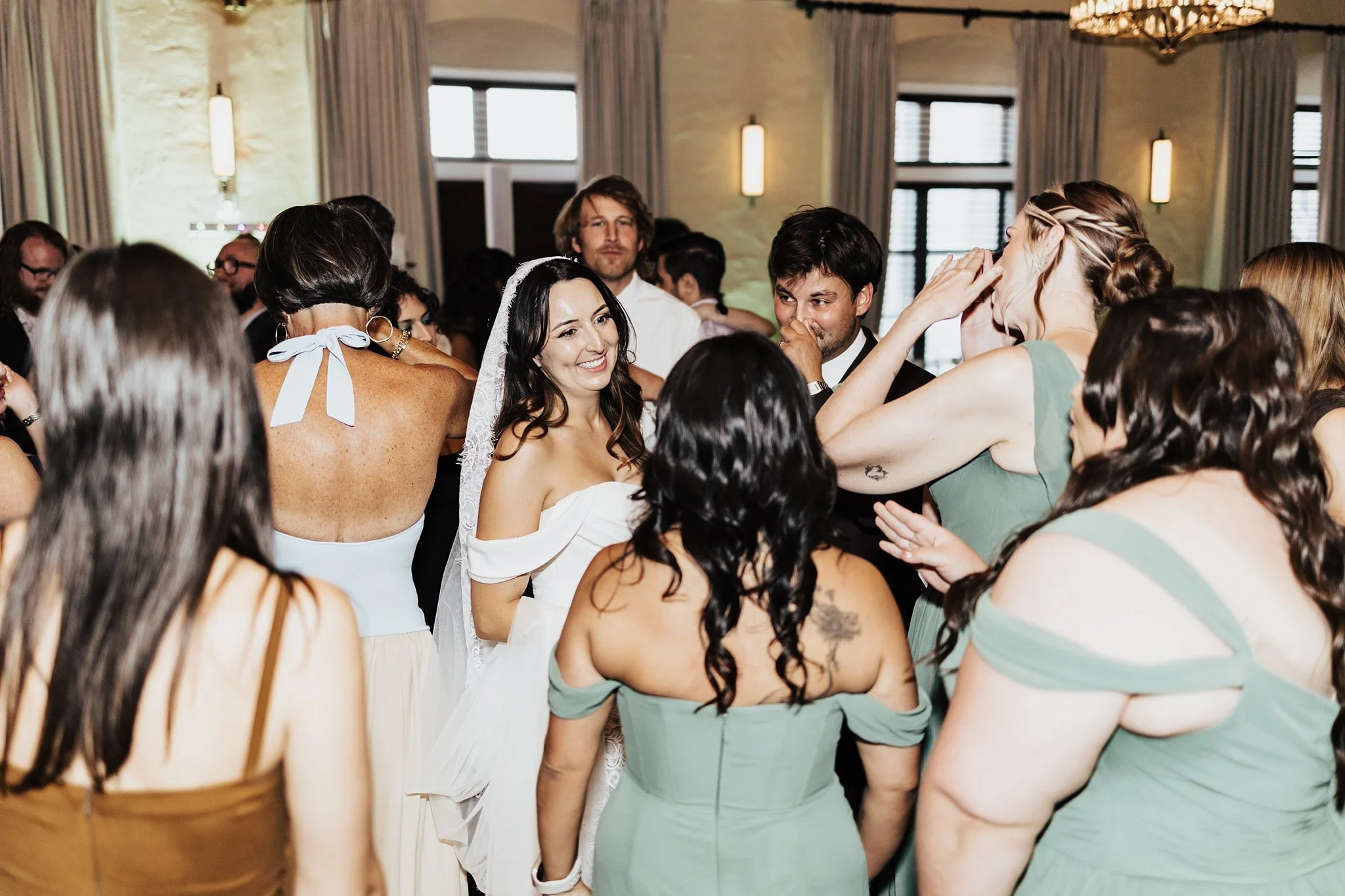 Alicia+lucia+photography+-+hotel+anadluz+-+hotel+andaluz+wedding+-+downtown+albuquerque+wedding_0156.jpg