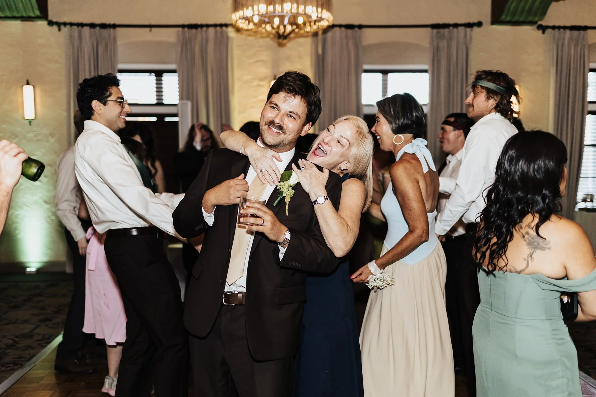 Alicia+lucia+photography+-+hotel+anadluz+-+hotel+andaluz+wedding+-+downtown+albuquerque+wedding_0158.jpg