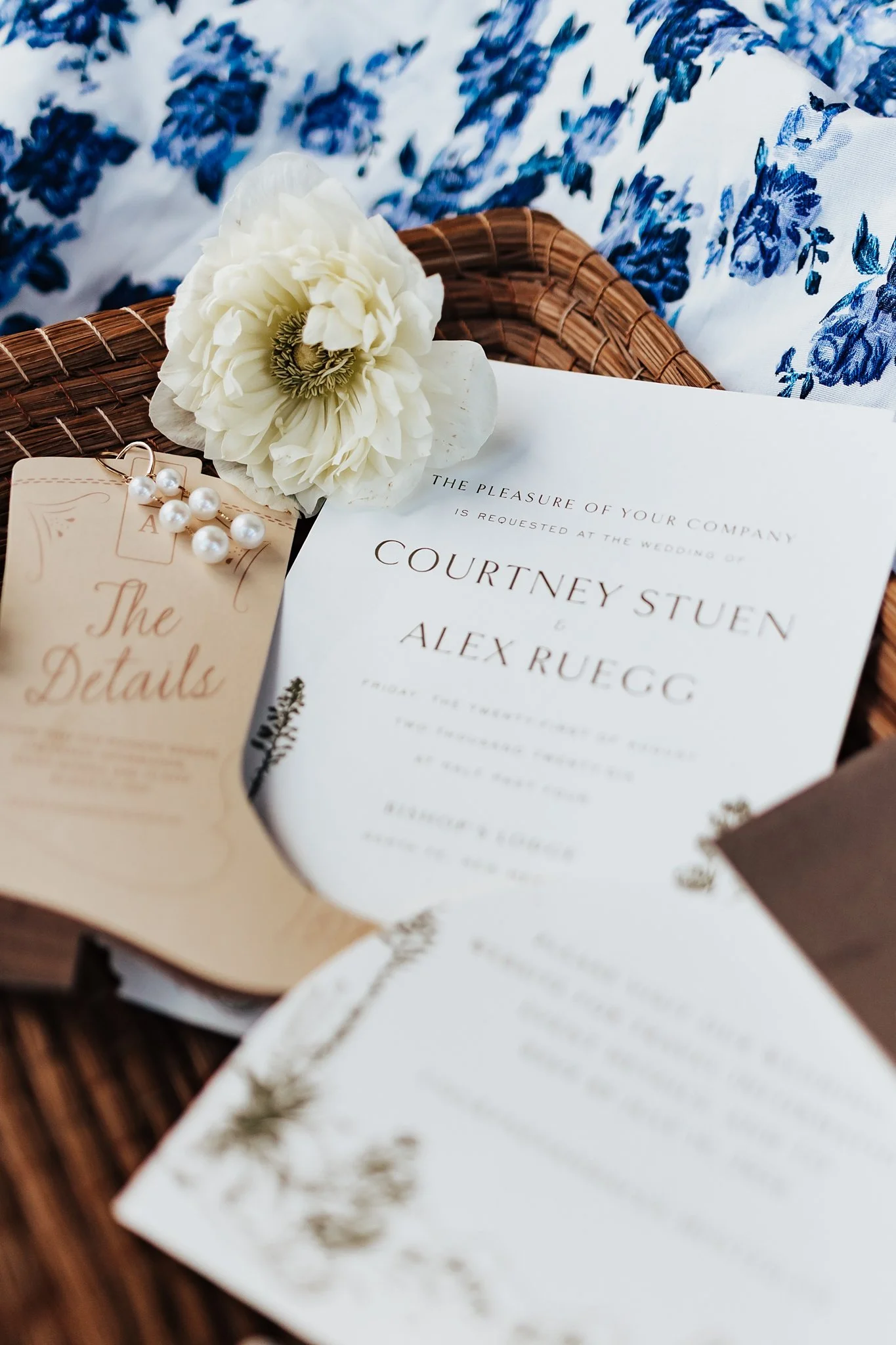 Alicia+lucia+photography+-+bishops+lodge+-+bishops+lodge+wedding+-+southwest+wedding_0007.jpg
