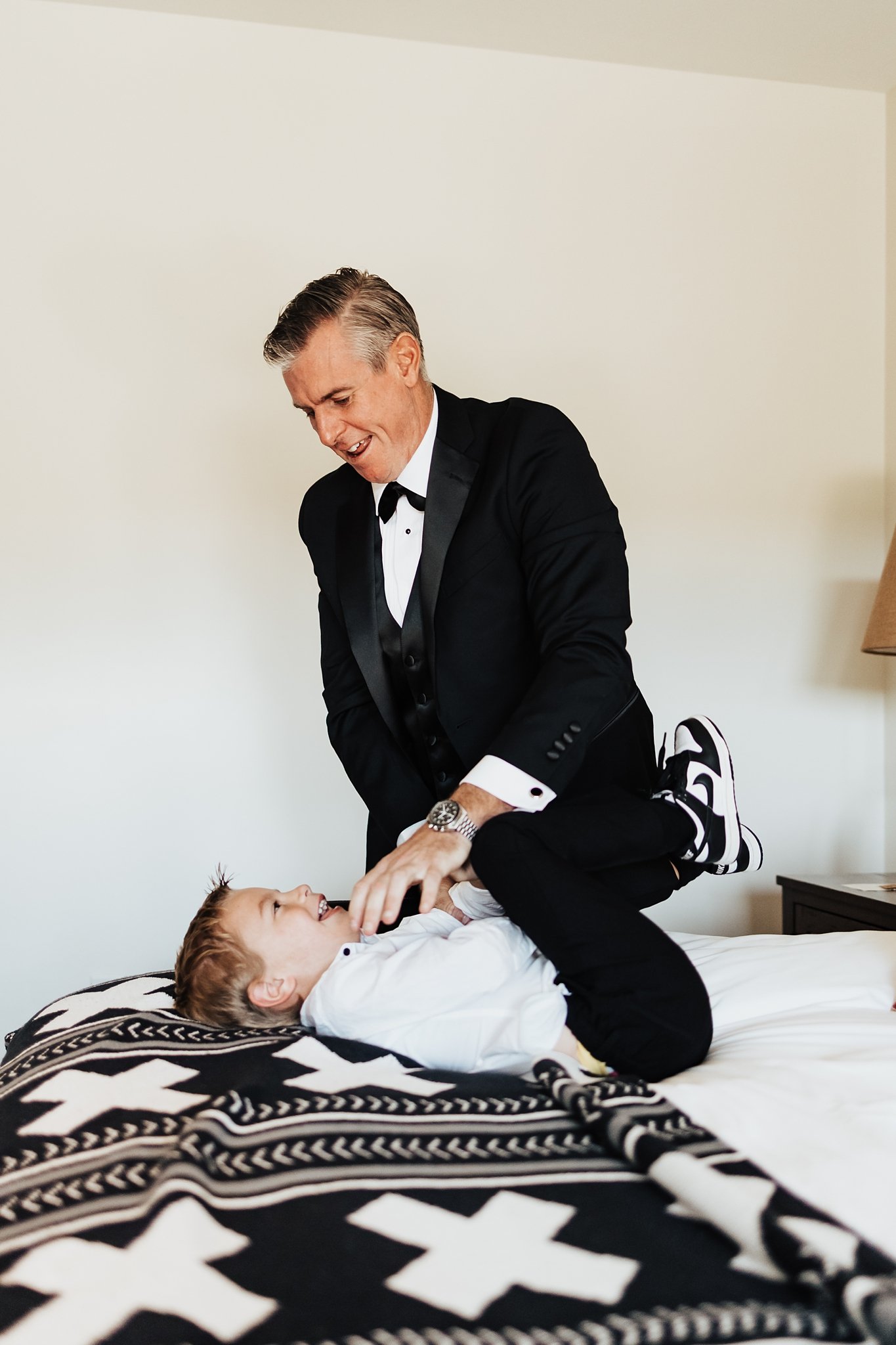 Alicia+lucia+photography+-+bishops+lodge+-+bishops+lodge+wedding+-+southwest+wedding_0018.jpg