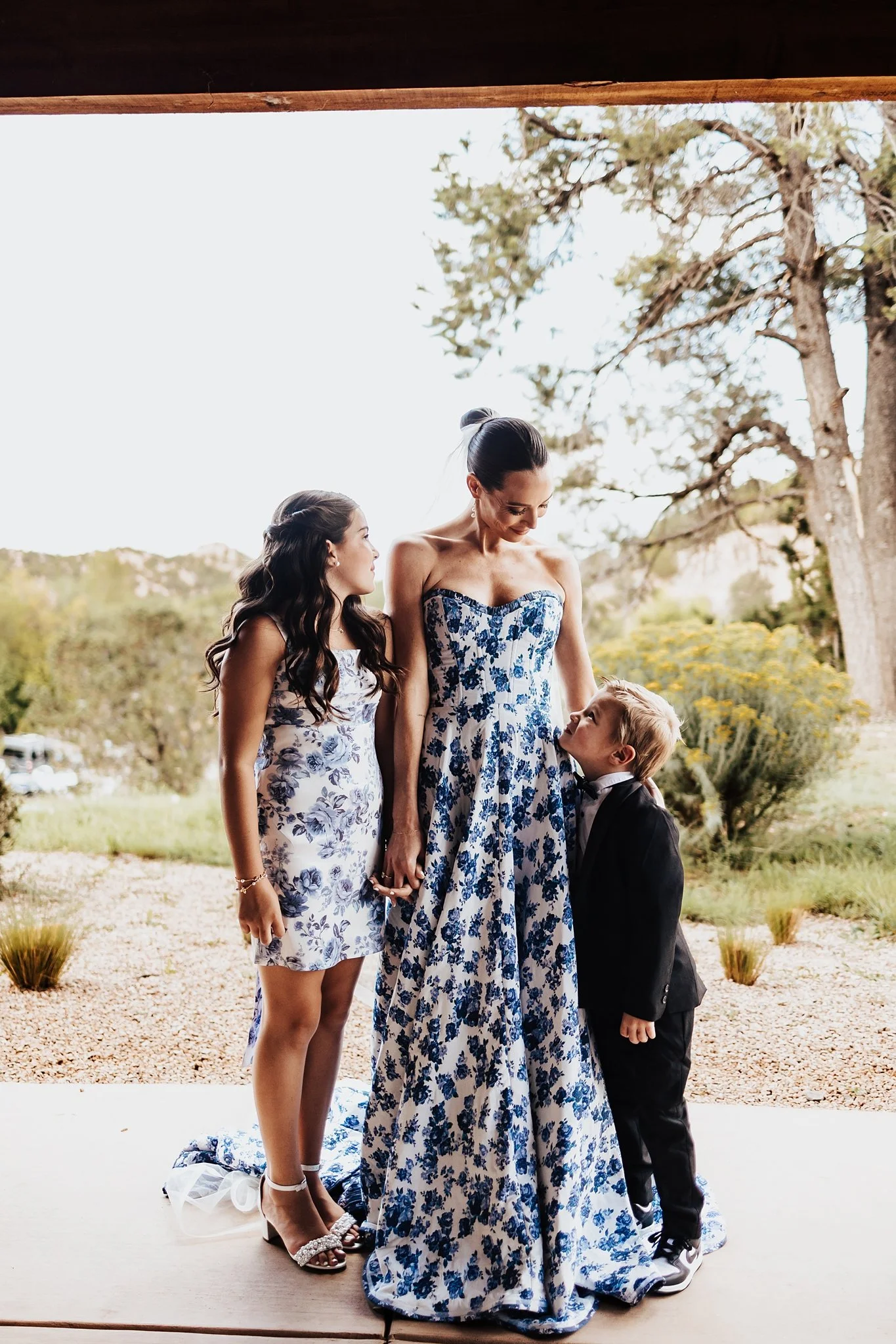 Alicia+lucia+photography+-+bishops+lodge+-+bishops+lodge+wedding+-+southwest+wedding_0022.jpg