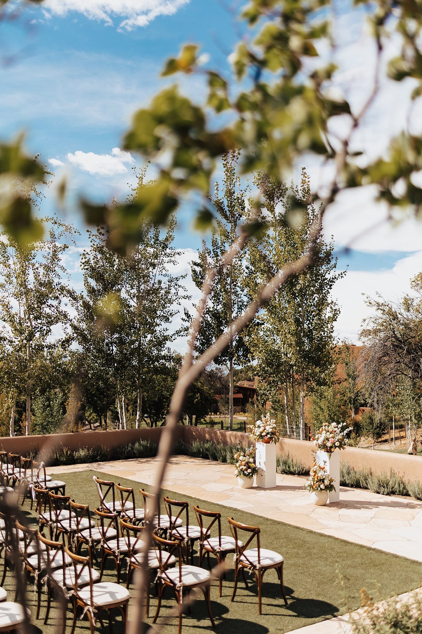 Alicia+lucia+photography+-+bishops+lodge+-+bishops+lodge+wedding+-+southwest+wedding_0057.jpg