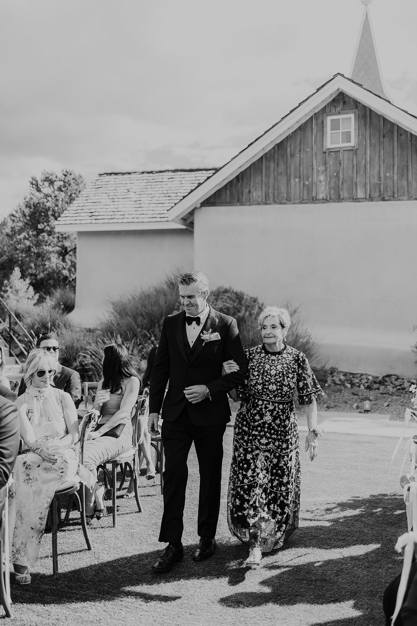 Alicia+lucia+photography+-+bishops+lodge+-+bishops+lodge+wedding+-+southwest+wedding_0064.jpg