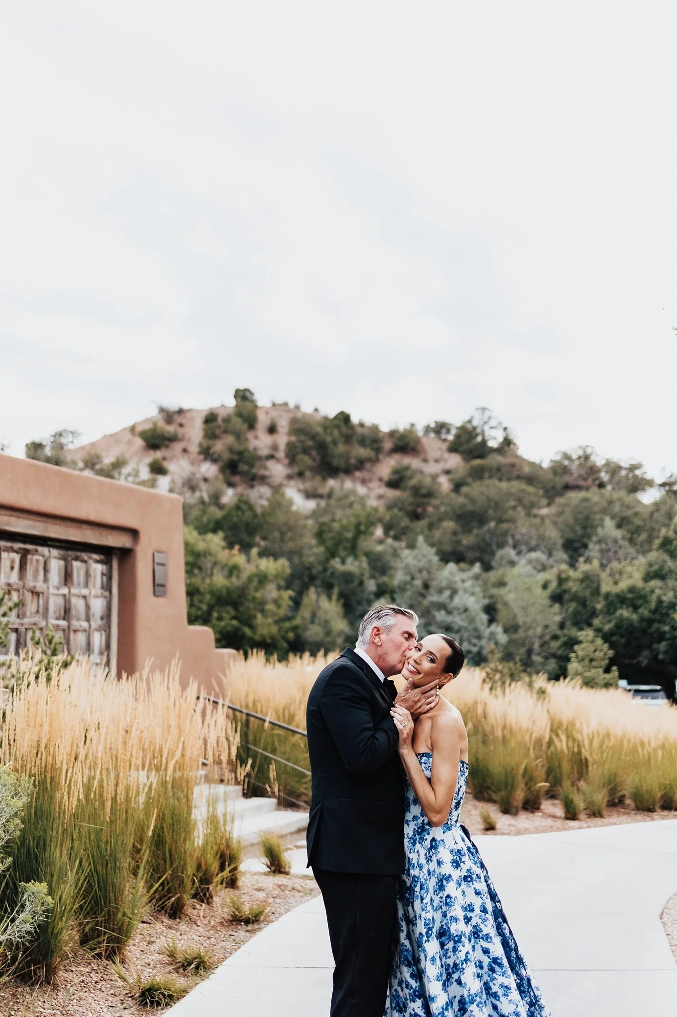 Alicia+lucia+photography+-+bishops+lodge+-+bishops+lodge+wedding+-+southwest+wedding_0086.jpg