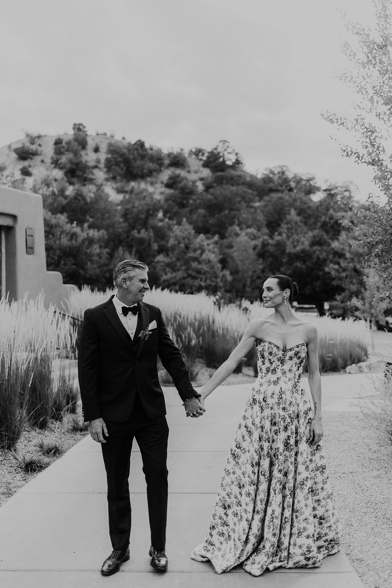Alicia+lucia+photography+-+bishops+lodge+-+bishops+lodge+wedding+-+southwest+wedding_0087.jpg