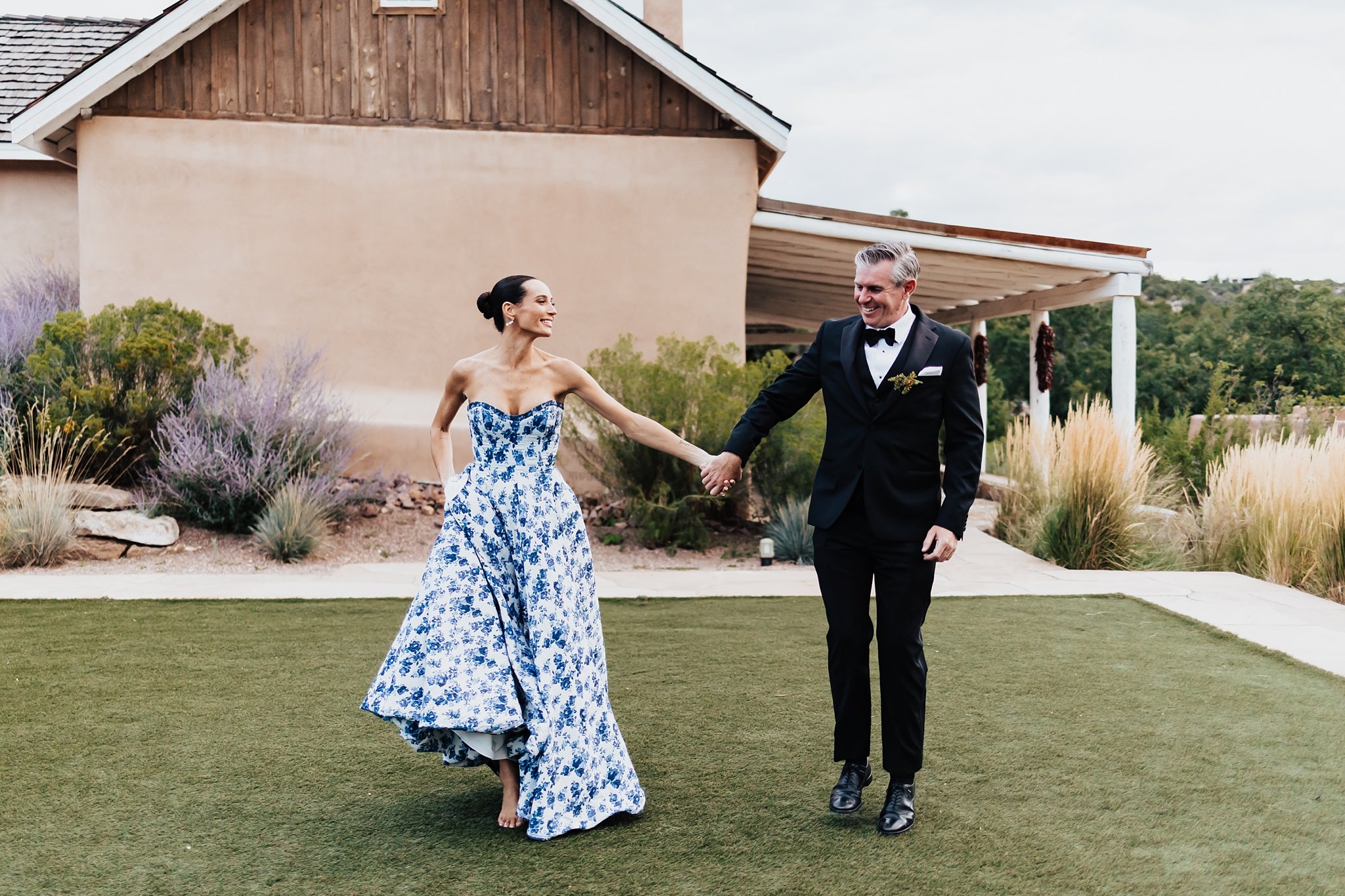Alicia+lucia+photography+-+bishops+lodge+-+bishops+lodge+wedding+-+southwest+wedding_0098.jpg