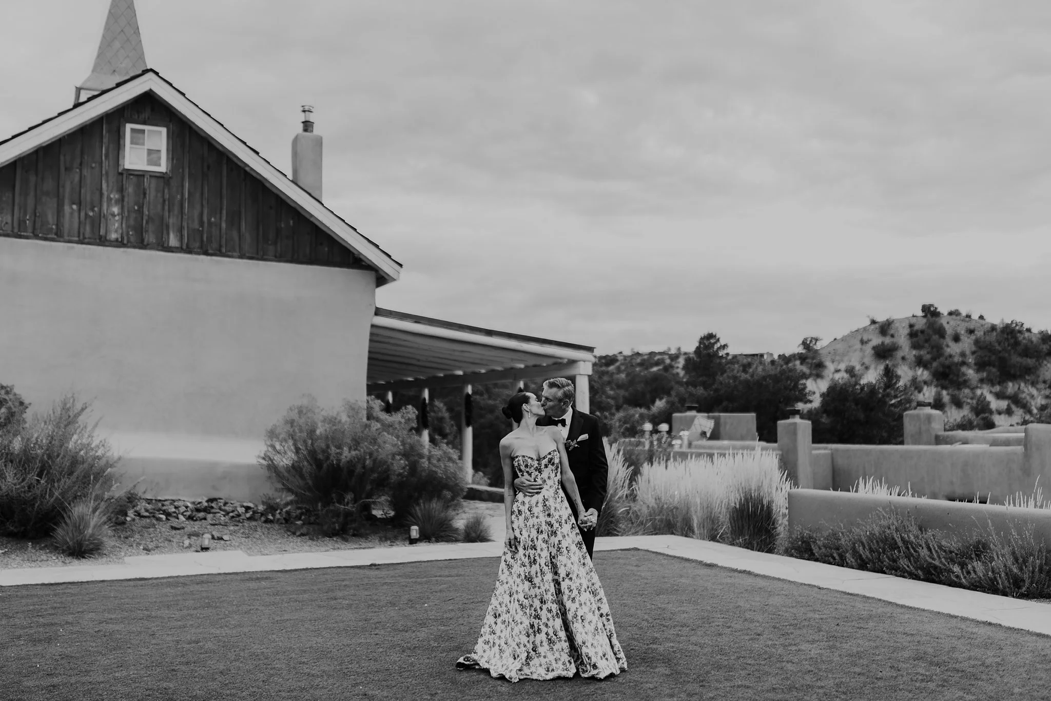 Alicia+lucia+photography+-+bishops+lodge+-+bishops+lodge+wedding+-+southwest+wedding_0102.jpg