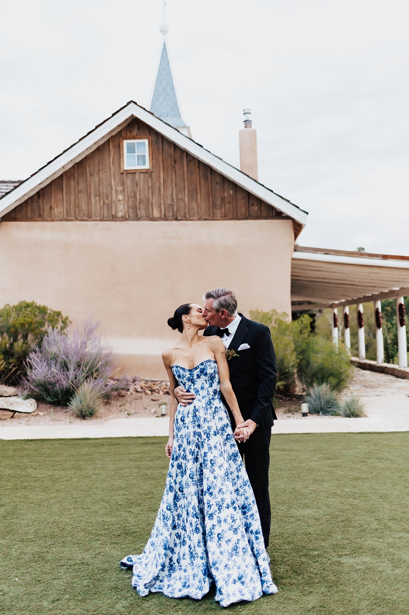 Alicia+lucia+photography+-+bishops+lodge+-+bishops+lodge+wedding+-+southwest+wedding_0103.jpg