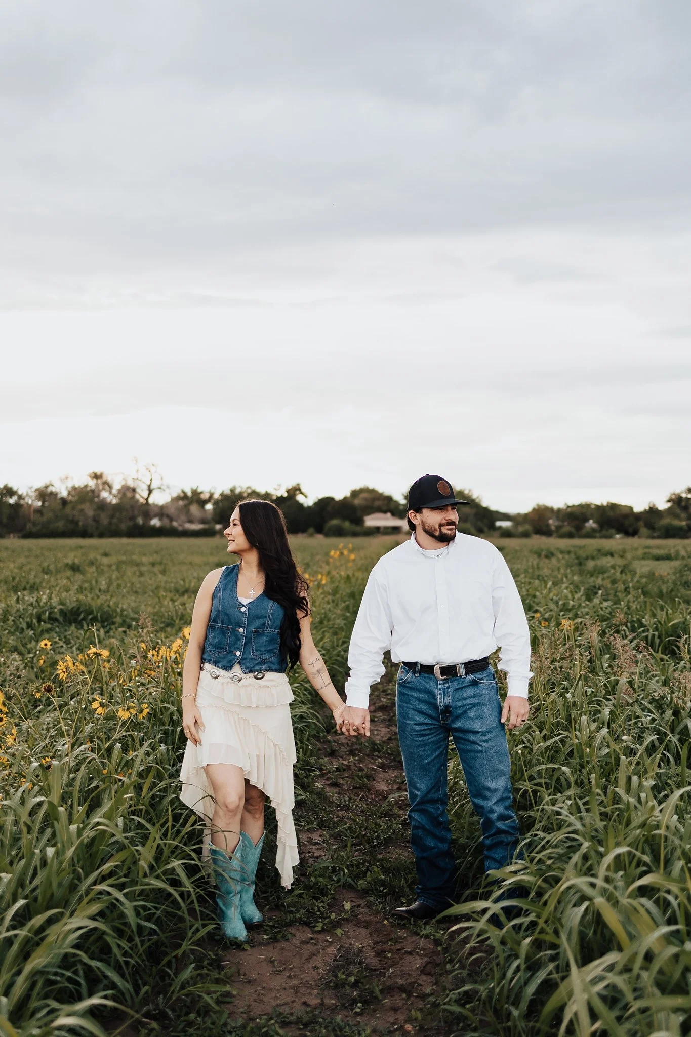 Alicia+lucia+photography+-+southwest+engagement+-+new+mexico+engagement+-+western+engagement_0002.jpg