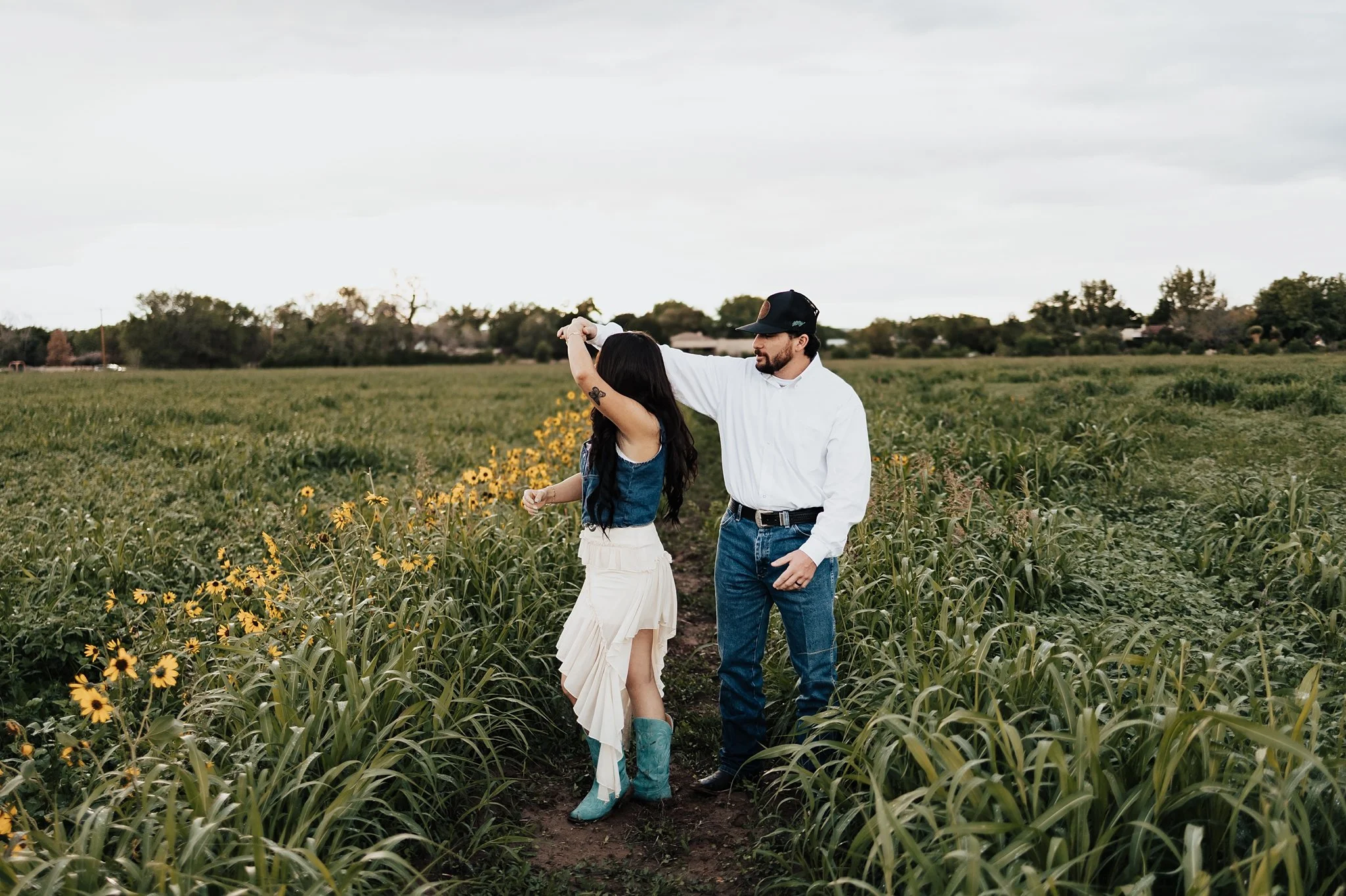 Alicia+lucia+photography+-+southwest+engagement+-+new+mexico+engagement+-+western+engagement_0005.jpg