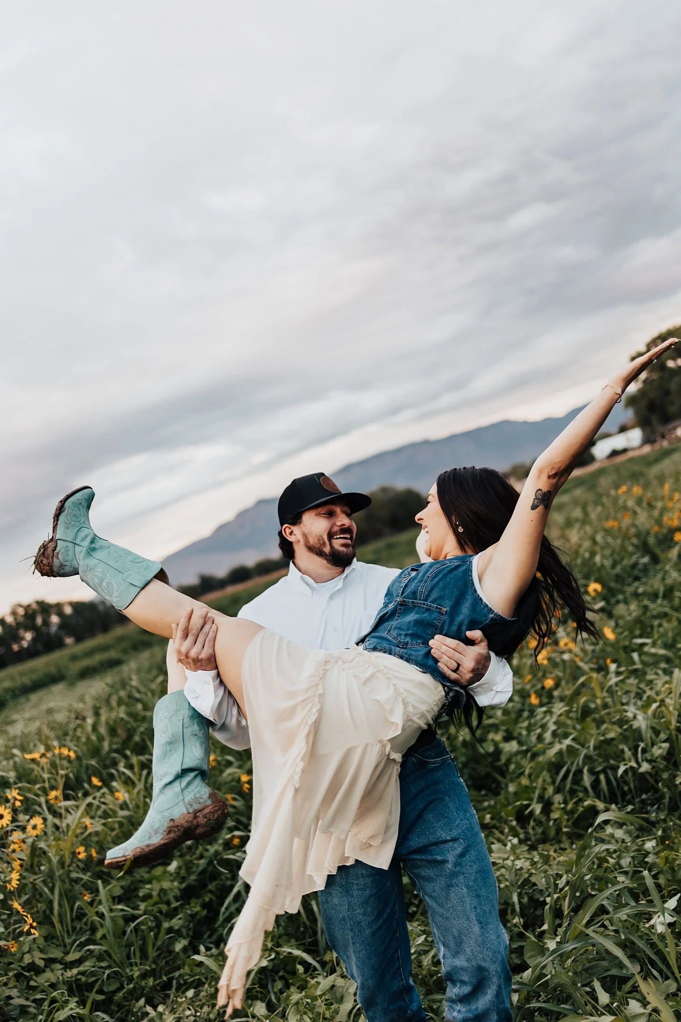 Alicia+lucia+photography+-+southwest+engagement+-+new+mexico+engagement+-+western+engagement_0091.jpg
