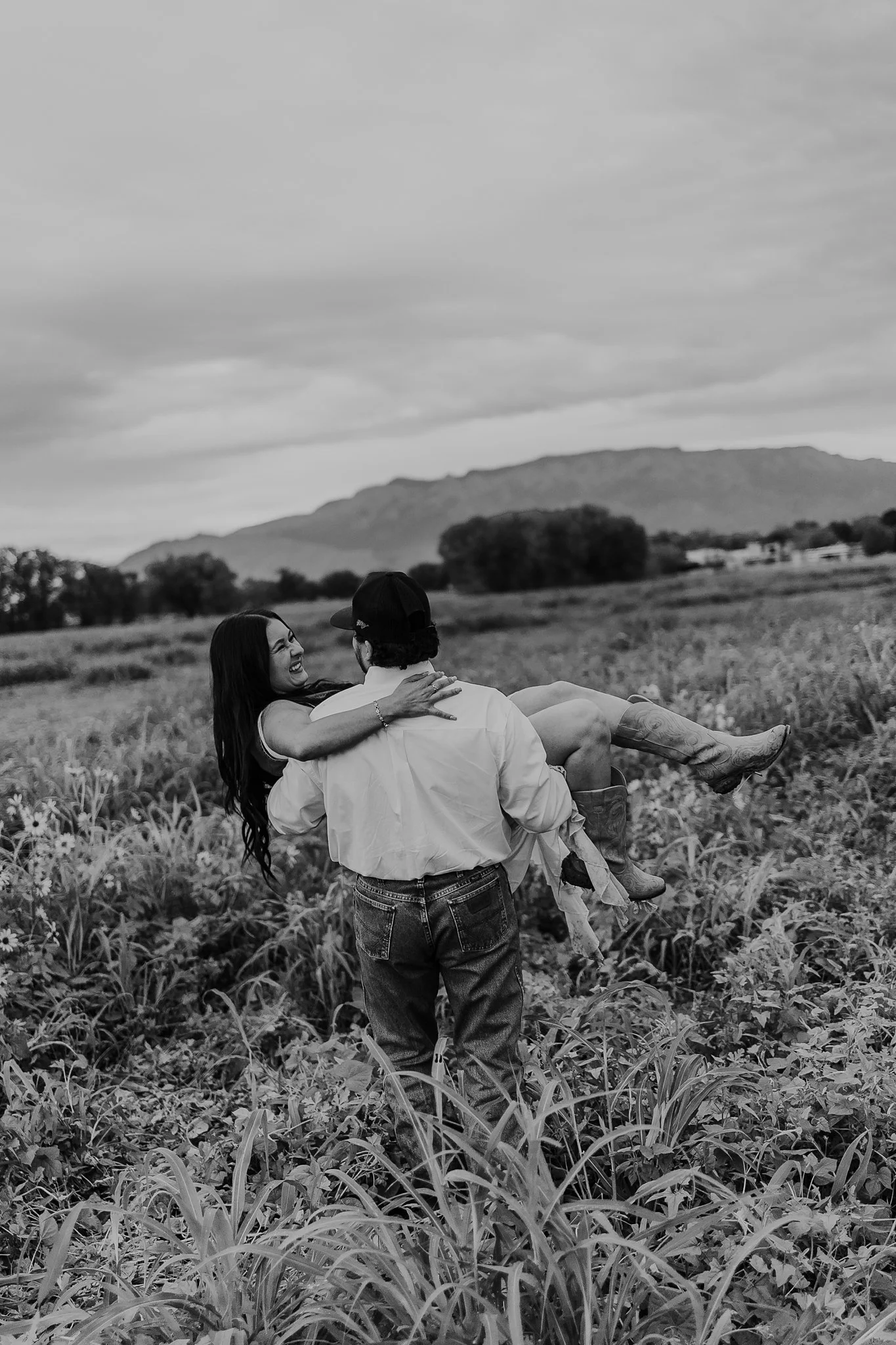 Alicia+lucia+photography+-+southwest+engagement+-+new+mexico+engagement+-+western+engagement_0094.jpg