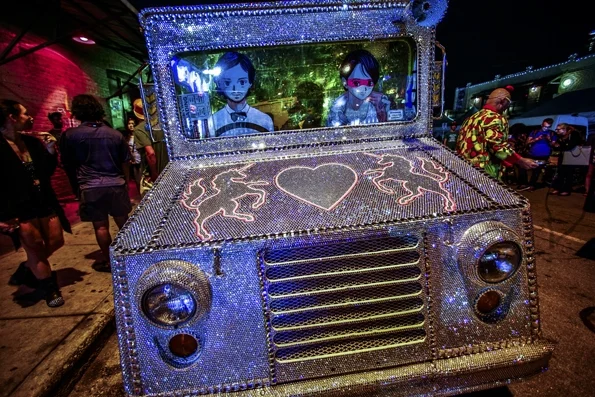 092Heartsrevolution's crystal van by Ian Witlen.jpg