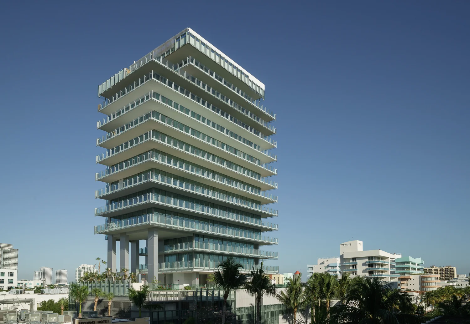 Rene Gonzales Architect / Glass Residential Tower