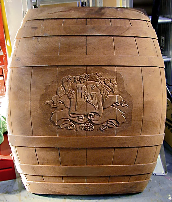 THIN BARREL - BLUE AND GOLD RESTAURANT