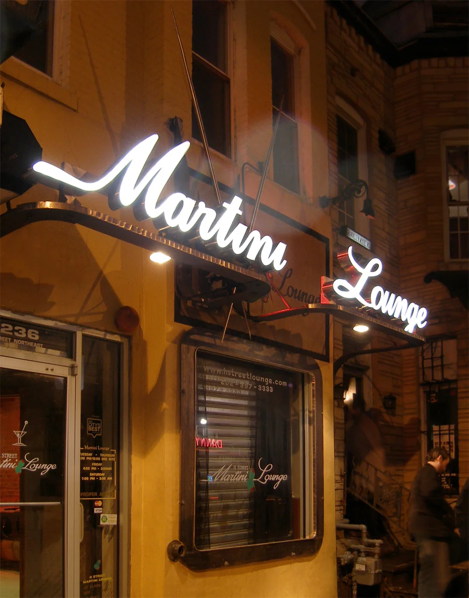 BUILDING FACE - MARTINI LOUNGE