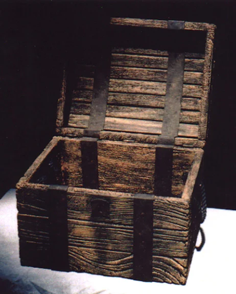 TREASURE CHEST - PHOTO PROP