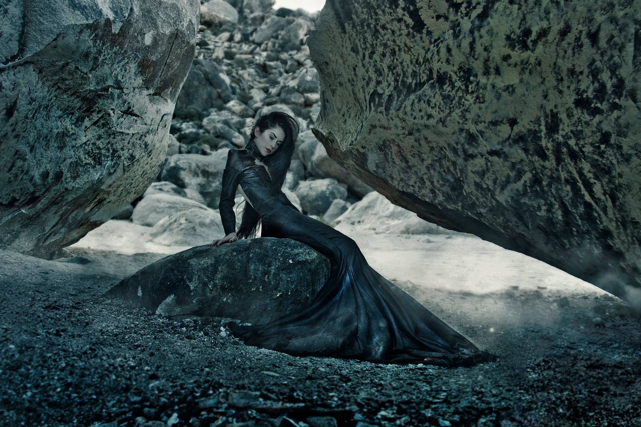 Desert Mermaid | Musical Artist & Songwriter Roniit wears Michelle Hébert. Captured by Enigme Studio