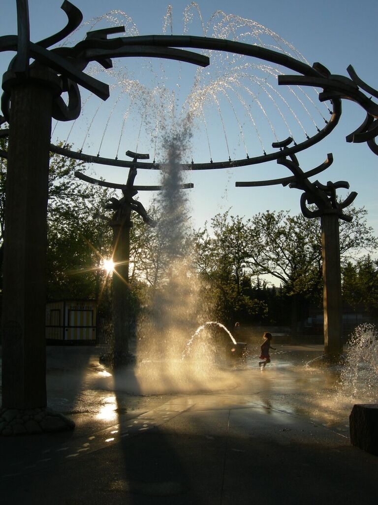 Fountain Dance 2_photo by shannon black.jpg