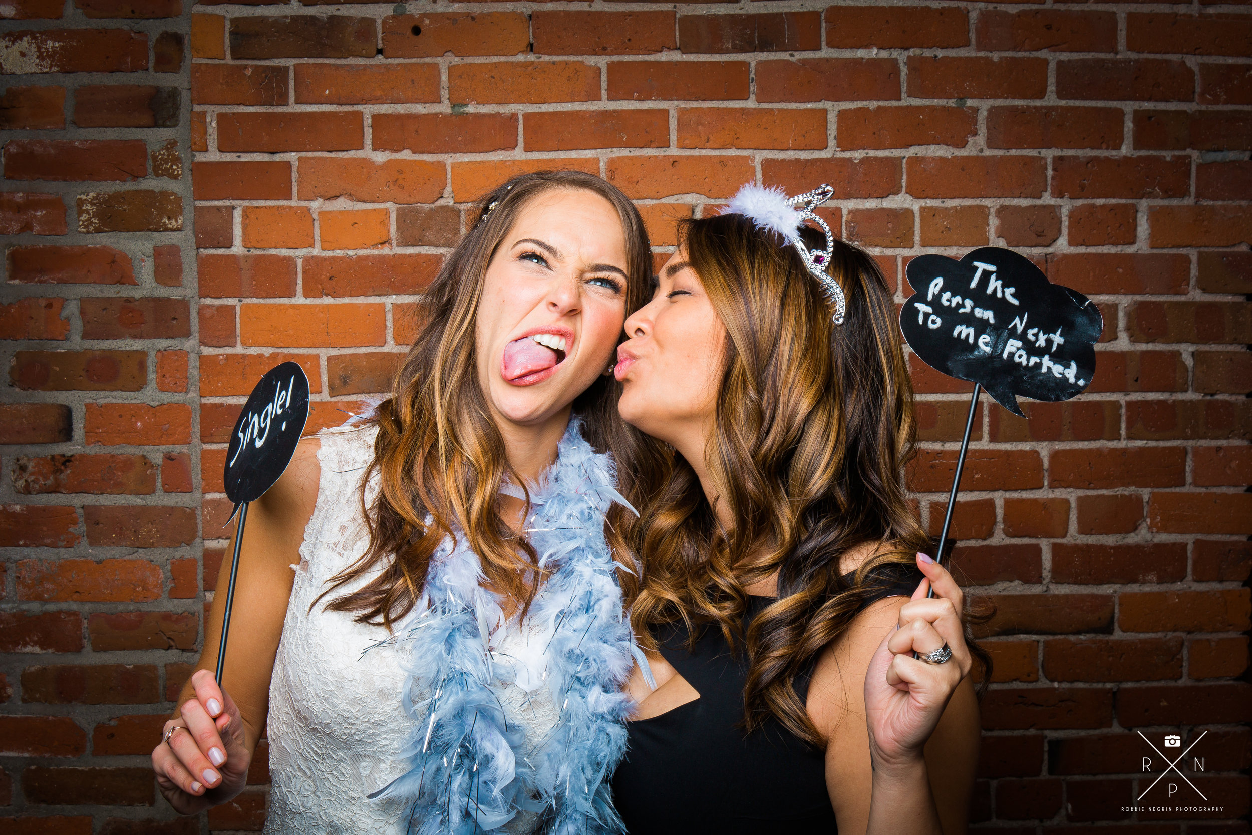 RobbieNegrinPhotography_JenaeandJamaulsPhotobooth_Seattle-2.jpg