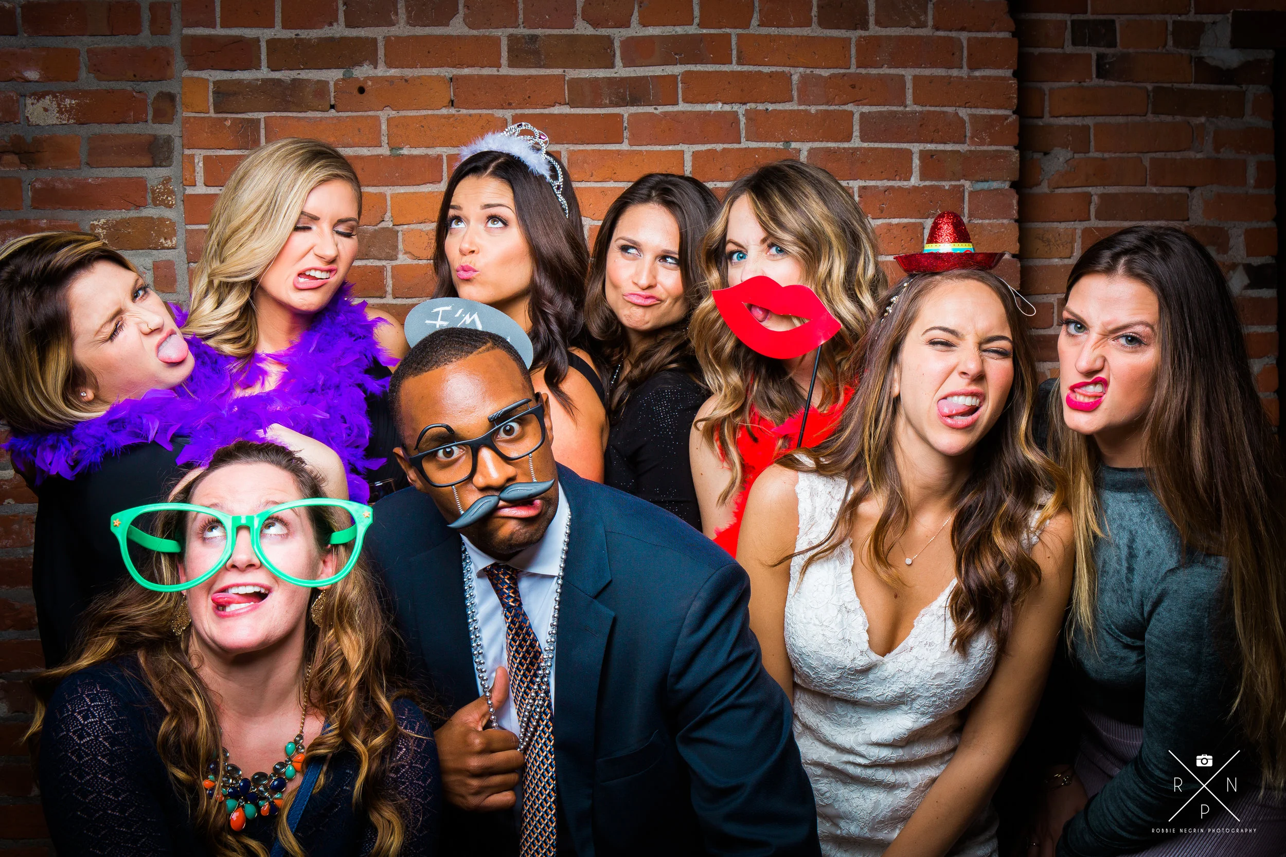 RobbieNegrinPhotography_JenaeandJamaulsPhotobooth_Seattle-19.jpg