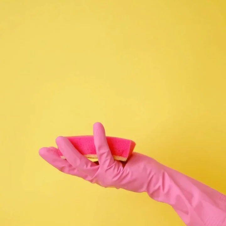 We know that dish soap gets our plates clean, but what else is it doing? In this Wise Guide, we give you everything and the kitchen sink on dish soap (link in bio).⁠⁠
⁠⁠
What&rsquo;s the dish? Whether you find clean-up time to be therapeutic or a has
