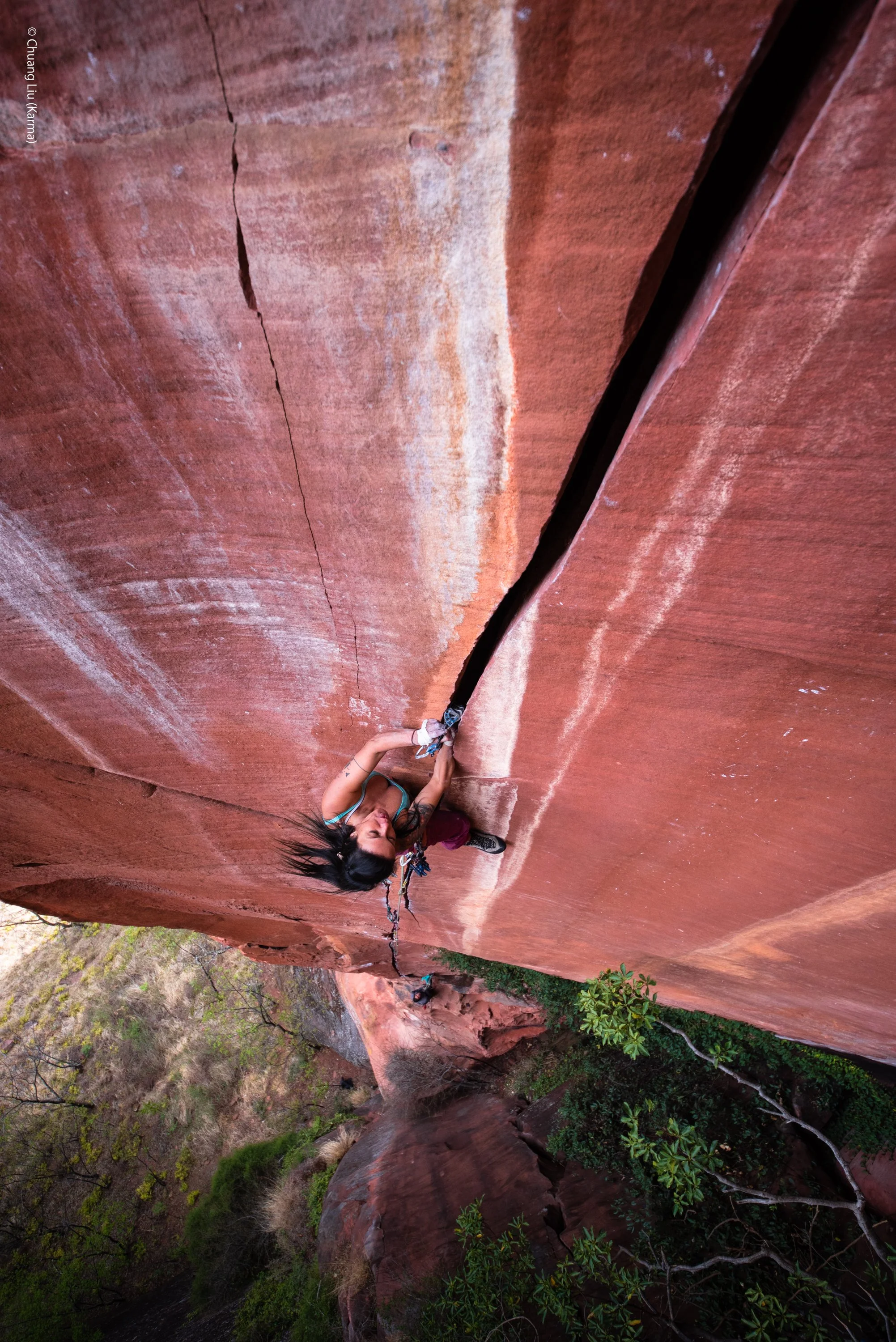 Intro to Crack Climbing with Gisely Ferraz