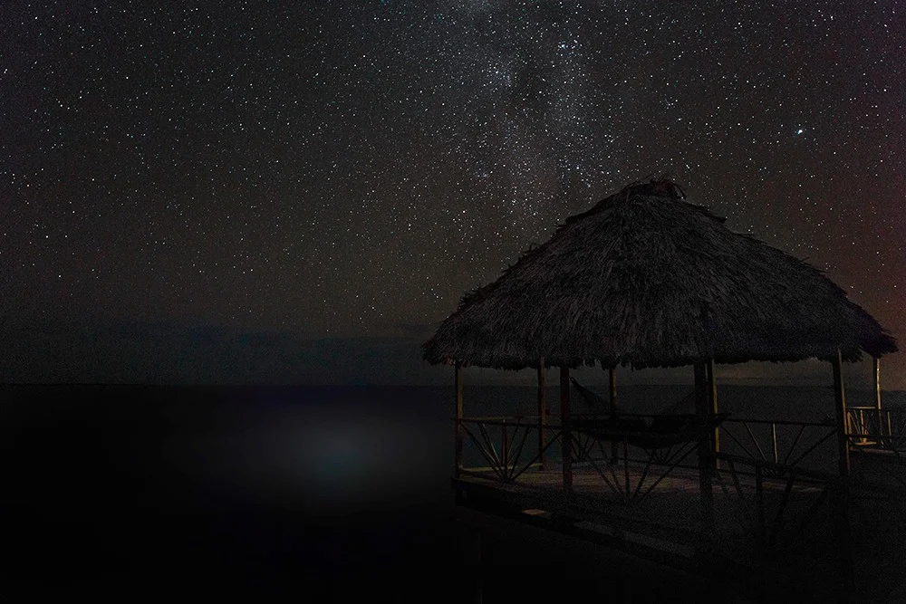 thach+caye+roof+at+night-compressman.jpg