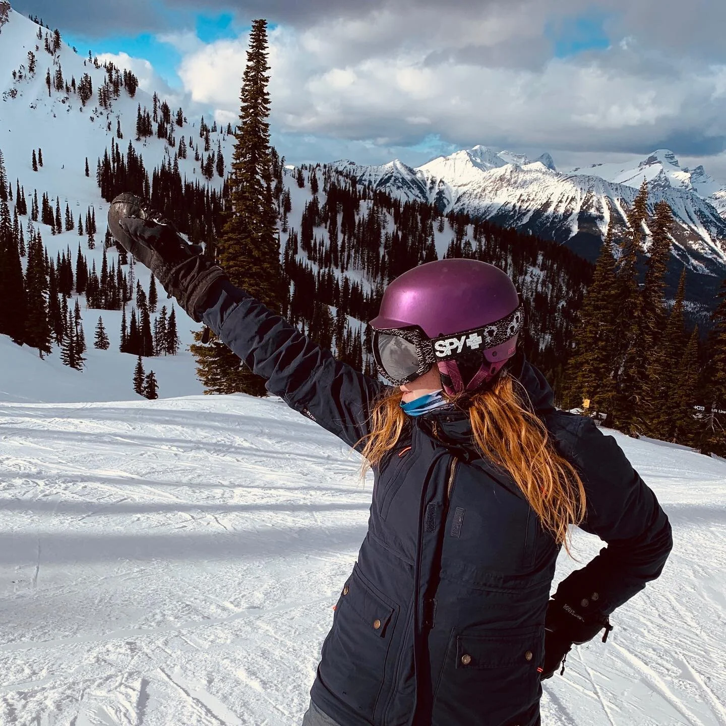 A beautiful day for a show!
Join me at @rosslandbeerco at 4:30 today for some live music and good times.