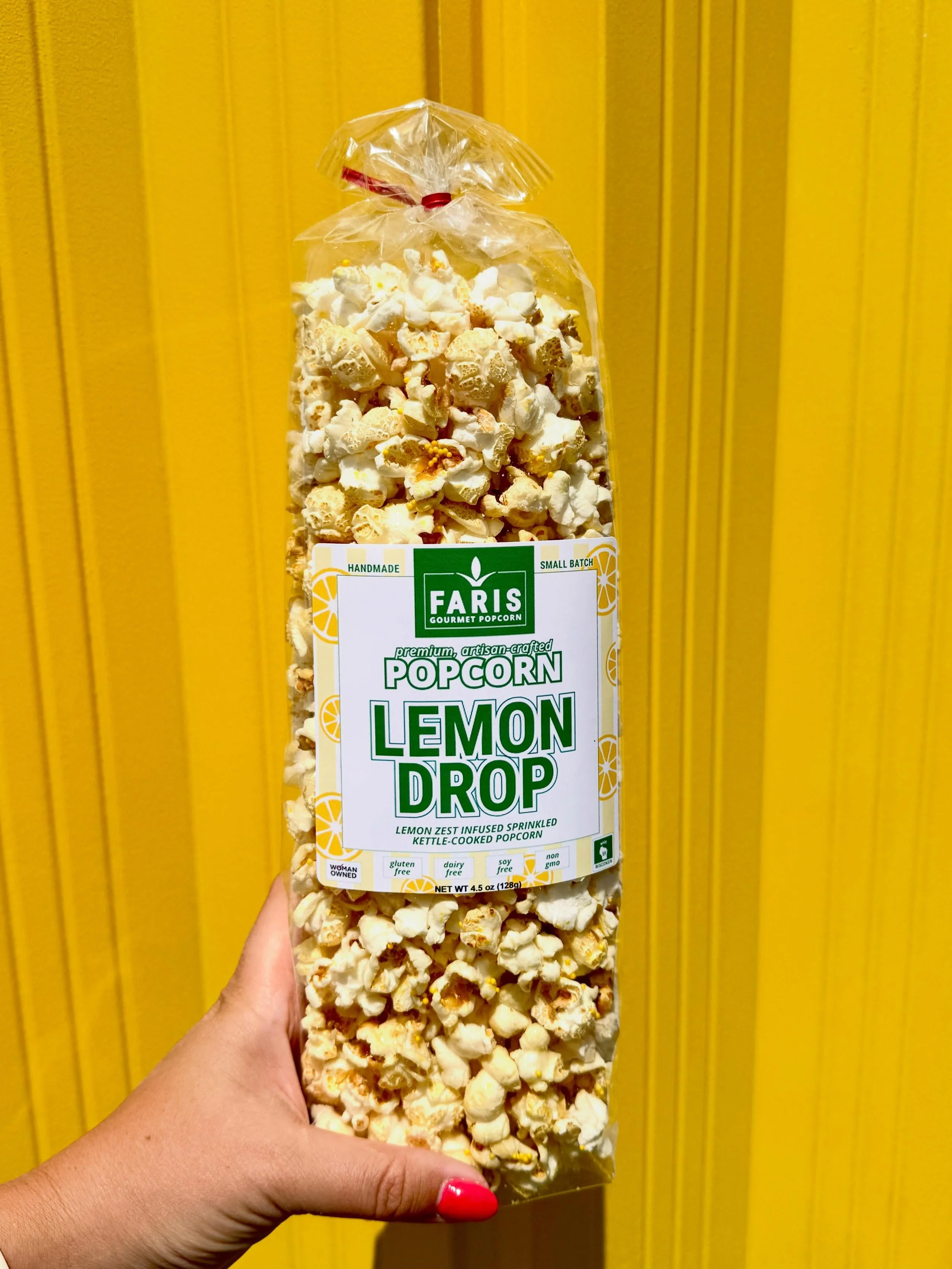This beautiful day has us dreaming of Summer days and a bowl full of popcorn ☀️🍋