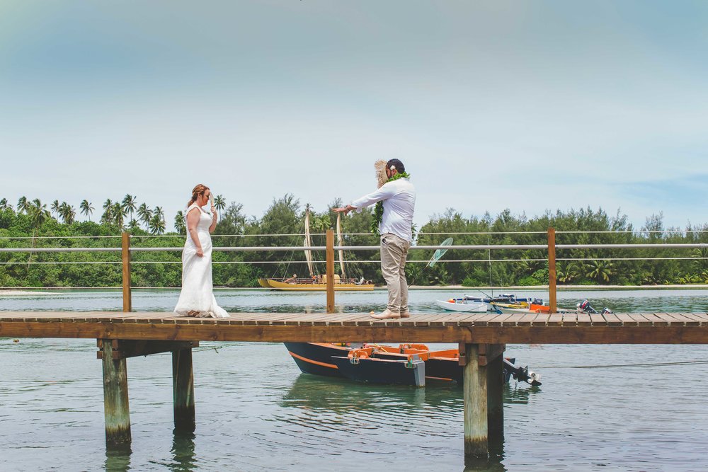 Rarotonga wedding first look