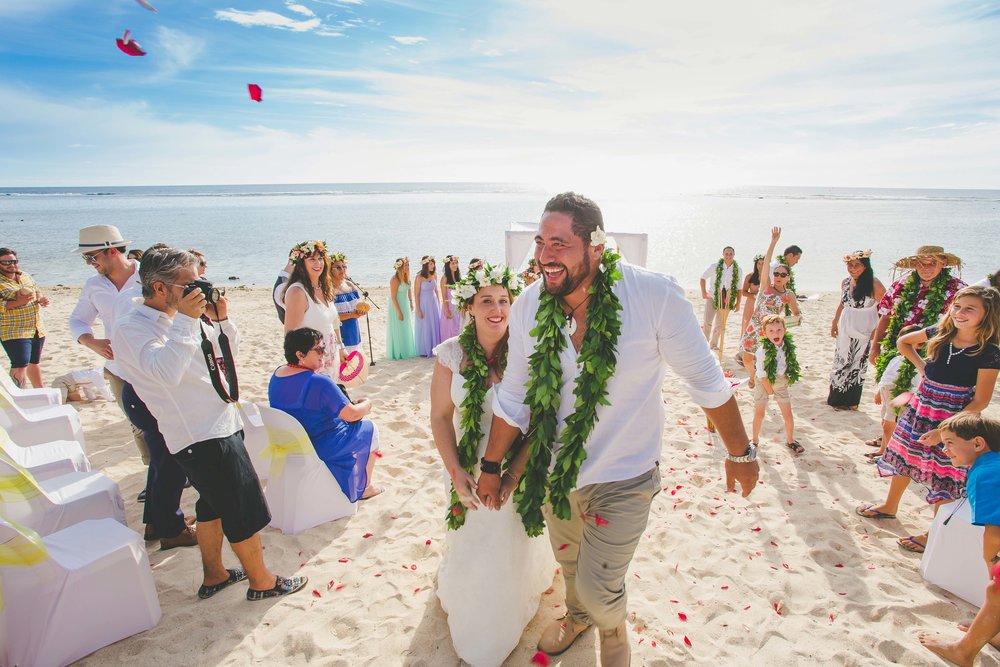 Beach wedding Cook Islands 