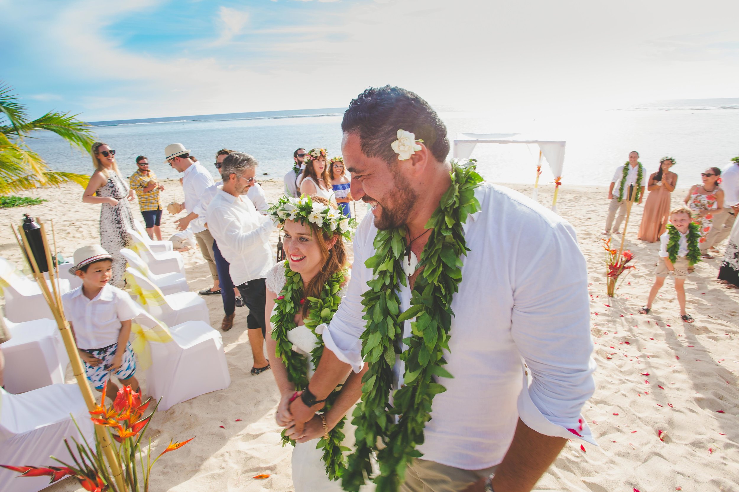 Beach wedding Cook Islands 